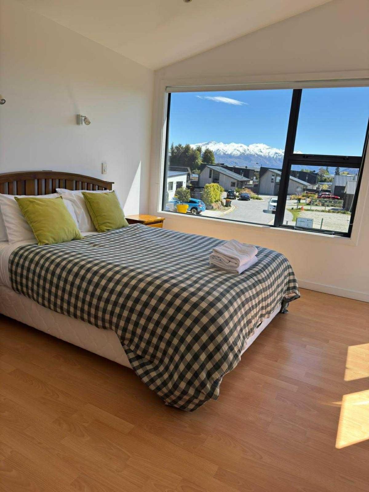Wanaka Retreat Sauna & Mountain Views
