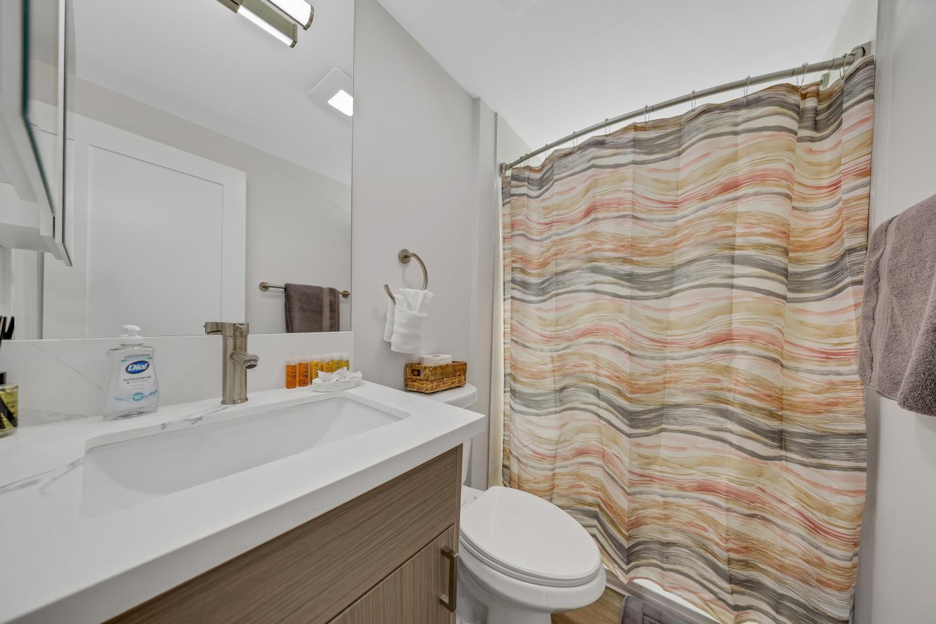 Oneluxstay 3BR Home Near the Beach