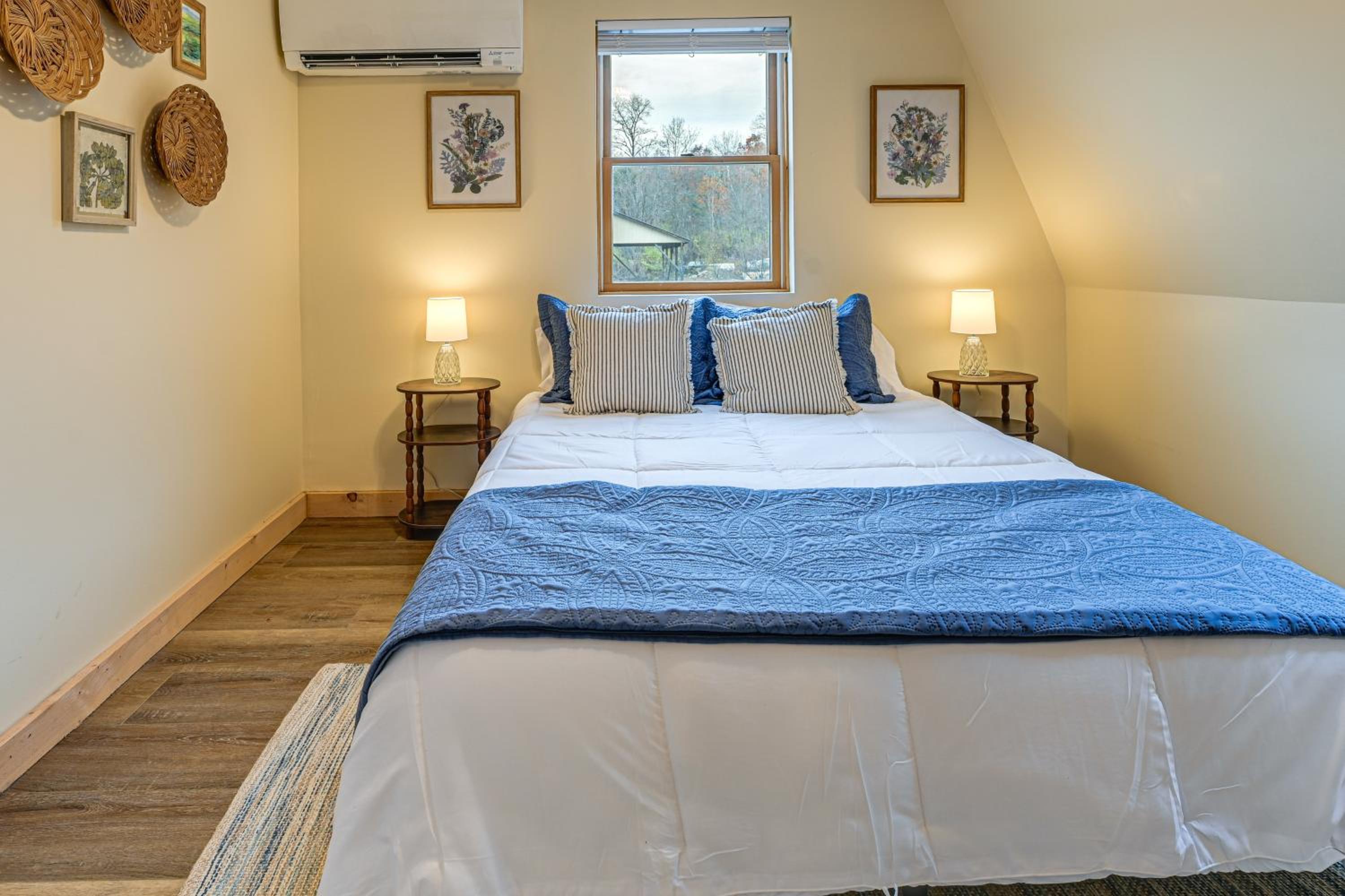 Ultimate Relaxation! Lake-View Cottage in Bradford