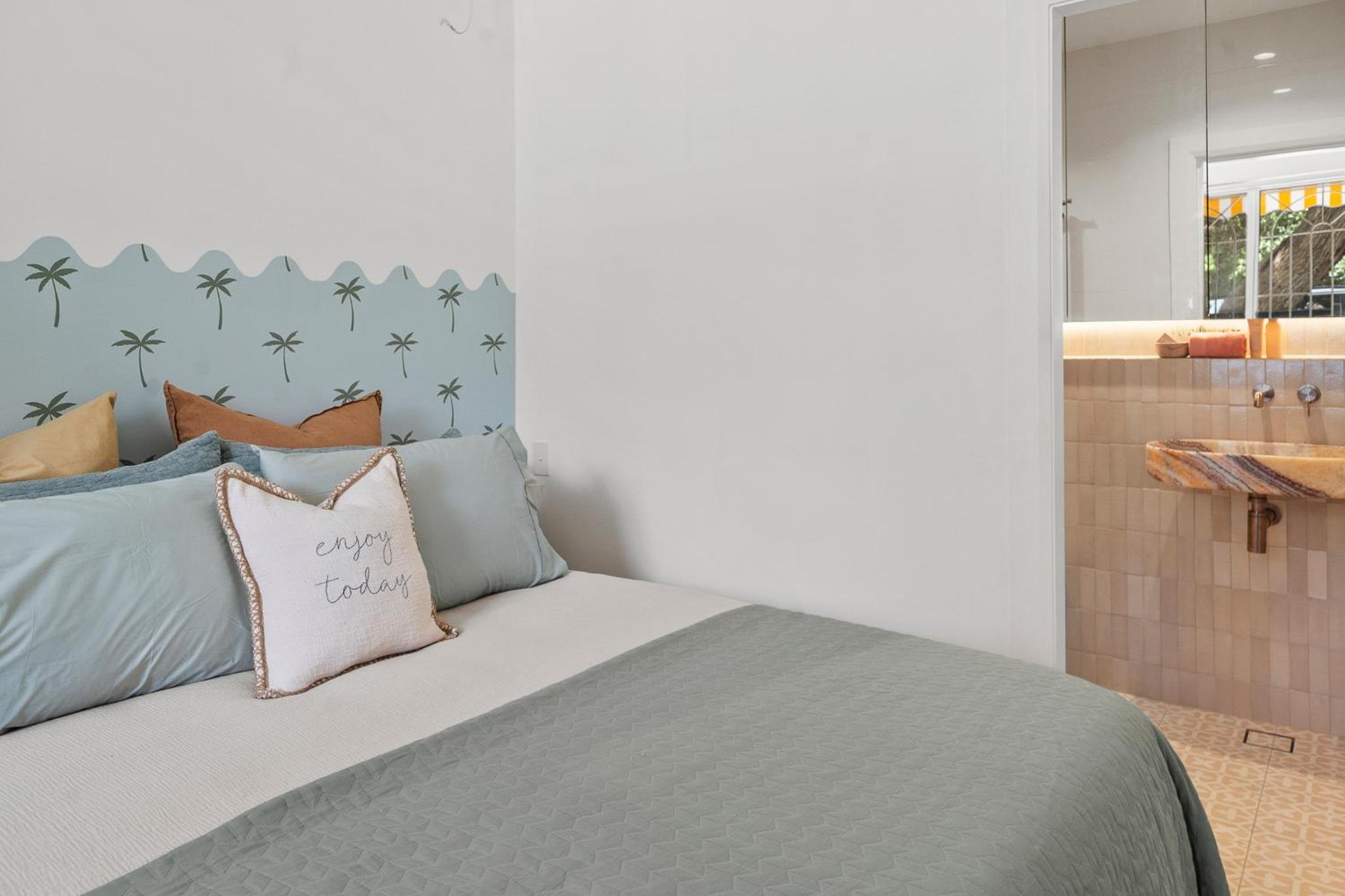 Belles Bondi Beach Apartments - 1 and 2 Bedroom Stays - 500m to beach