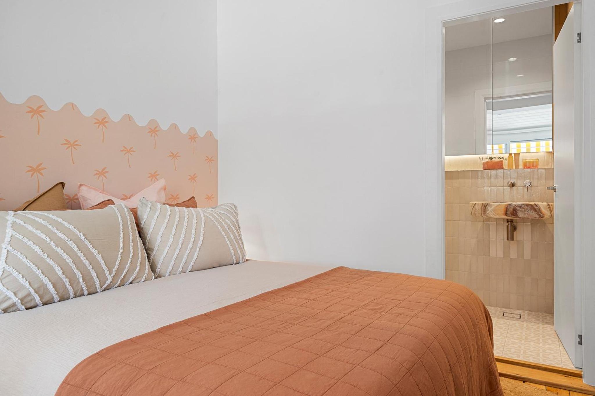 Belles Bondi Beach Apartments - 1 and 2 Bedroom Stays - 500m to beach