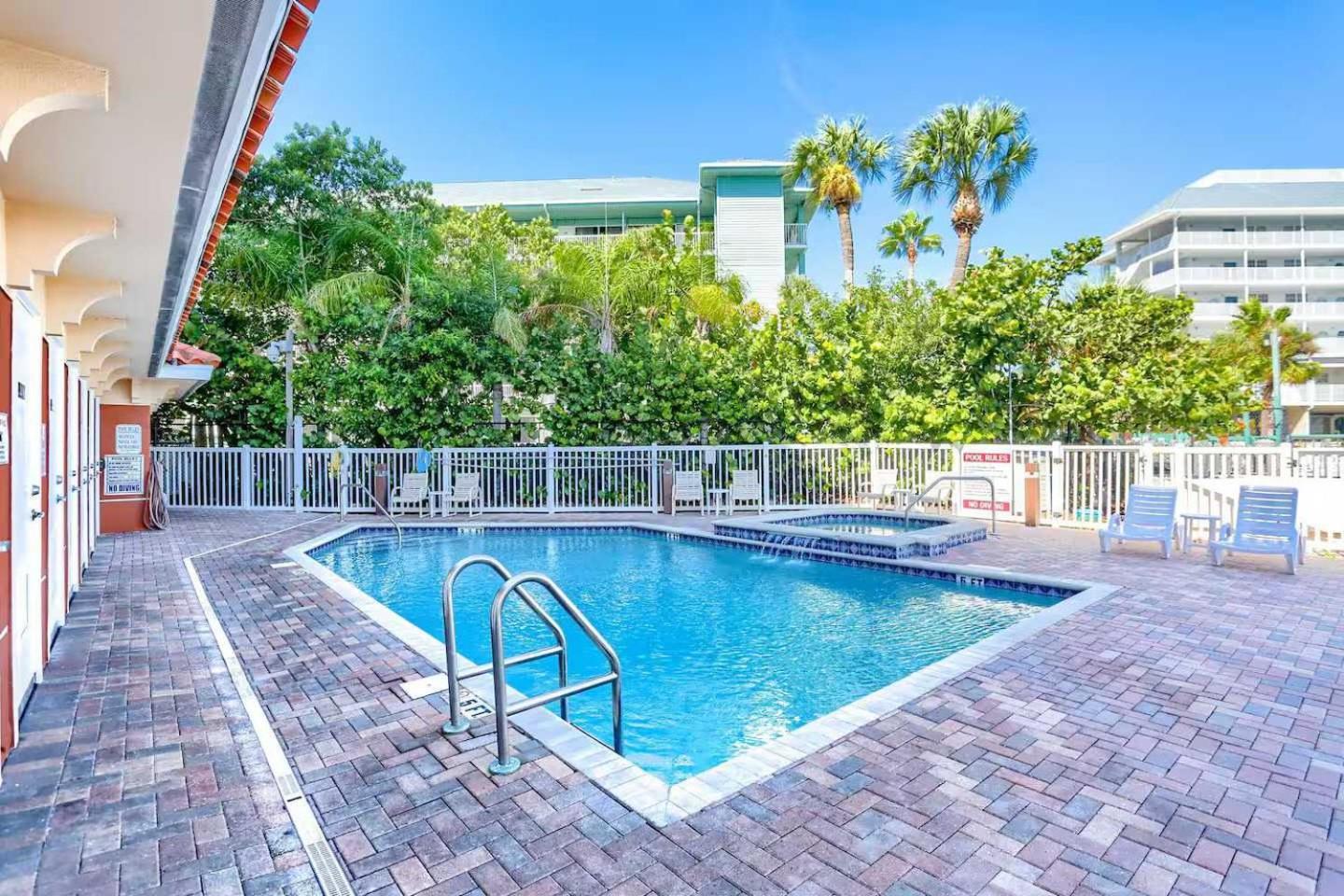 Waterfront 3B Balcony Hot Tub & Pool near Beach