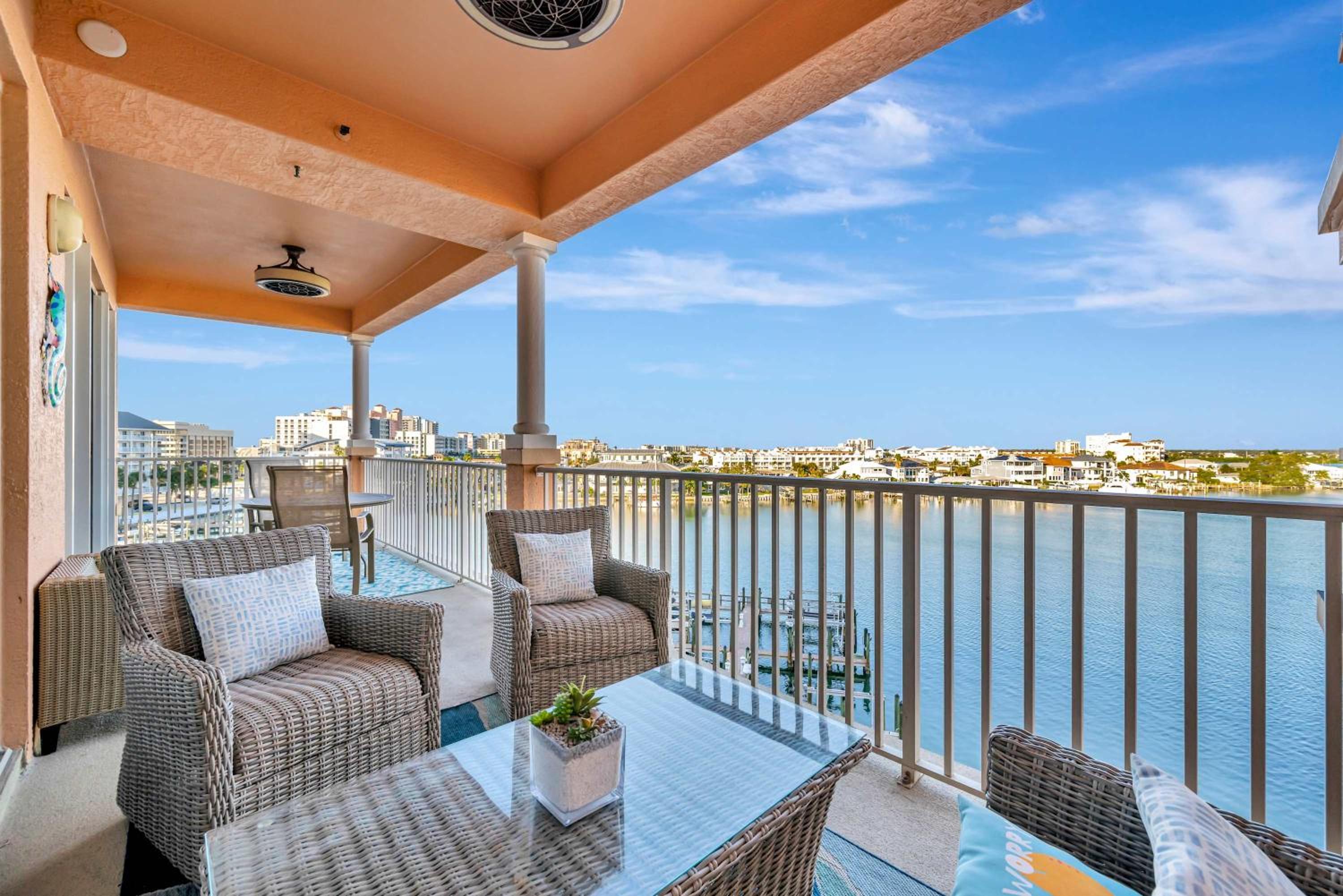 Waterfront 3B Balcony Hot Tub & Pool near Beach
