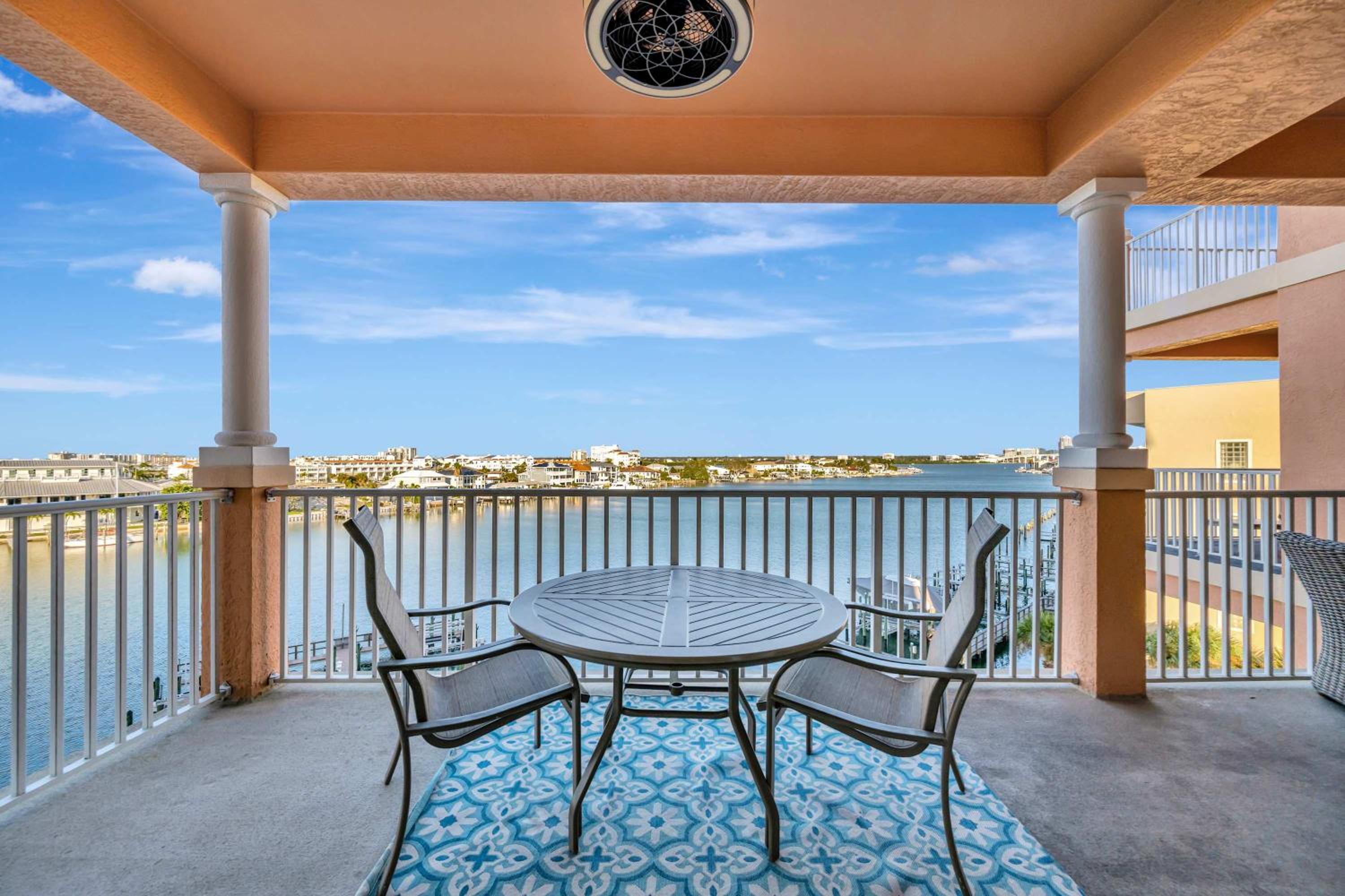 Waterfront 3B Balcony Hot Tub & Pool near Beach