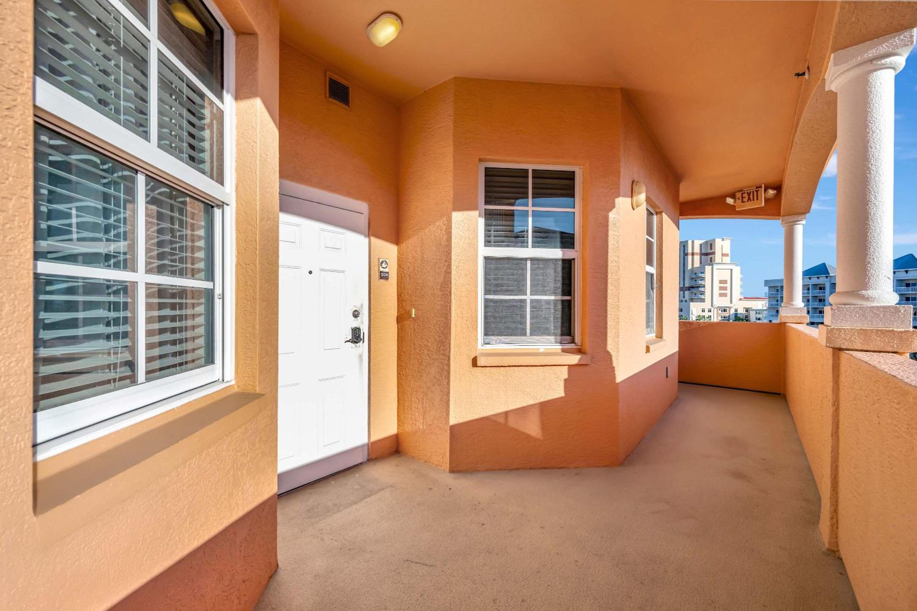 Waterfront 3B Balcony Hot Tub & Pool near Beach