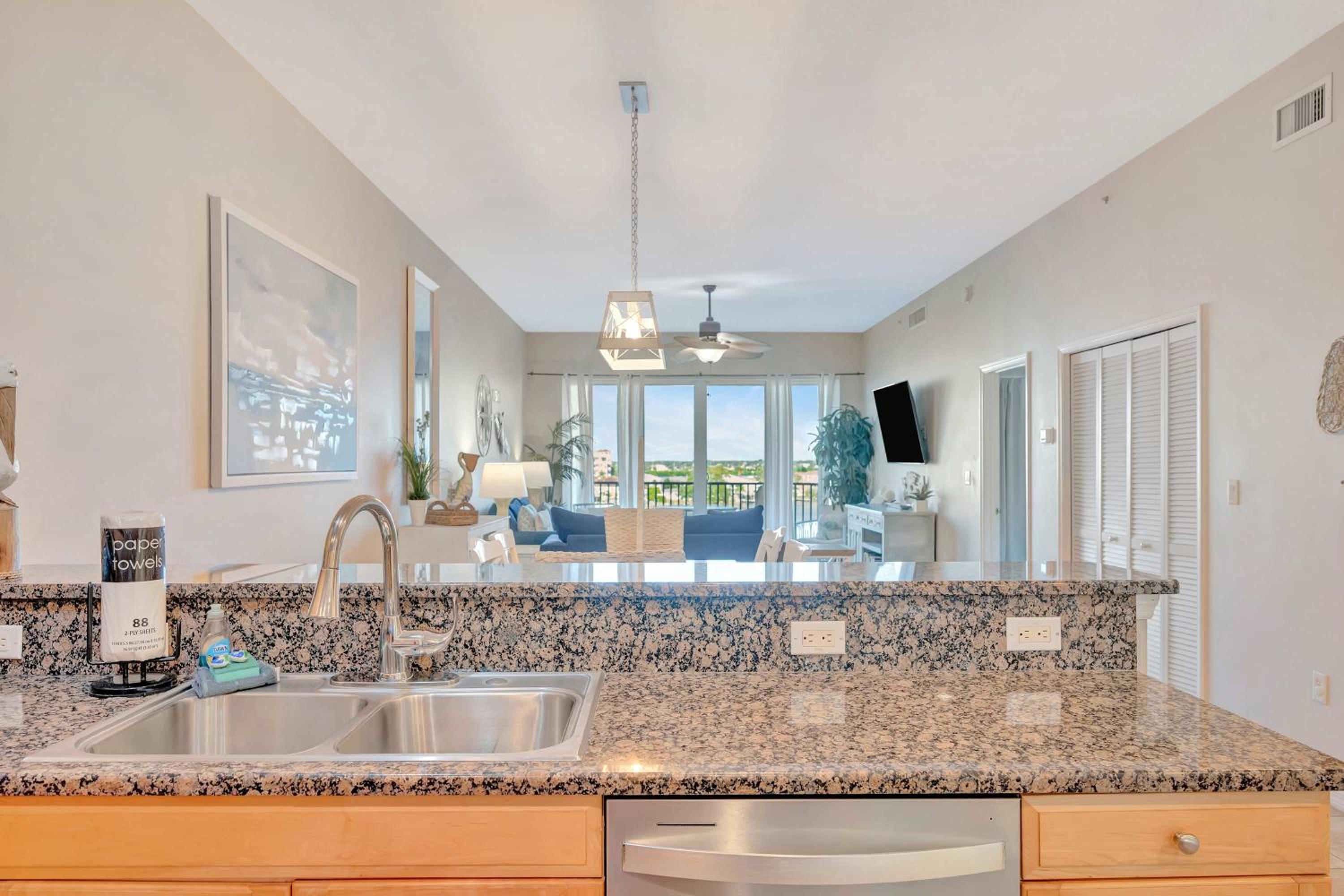 Waterfront 3B Balcony Hot Tub & Pool near Beach