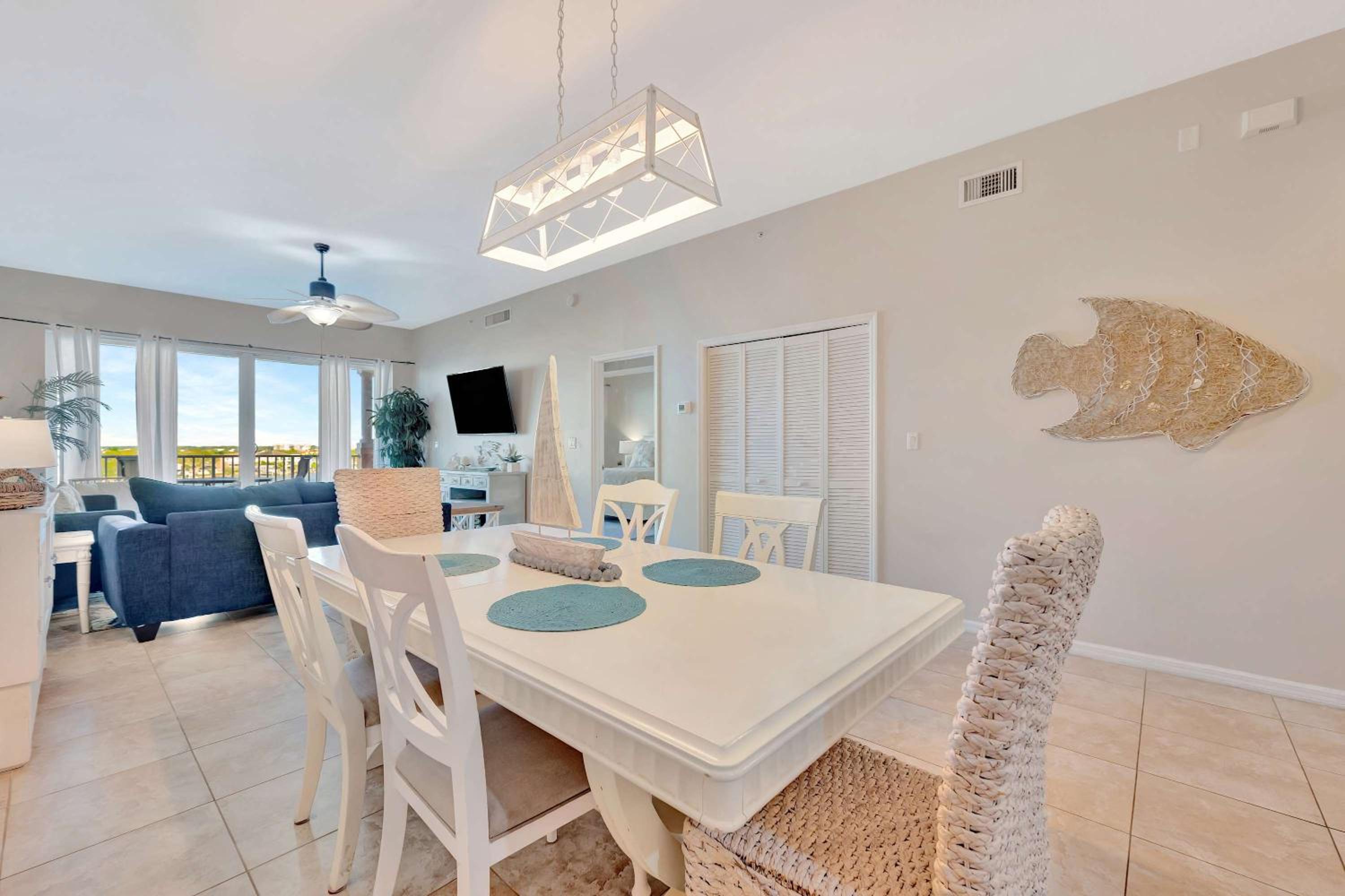 Waterfront 3B Balcony Hot Tub & Pool near Beach