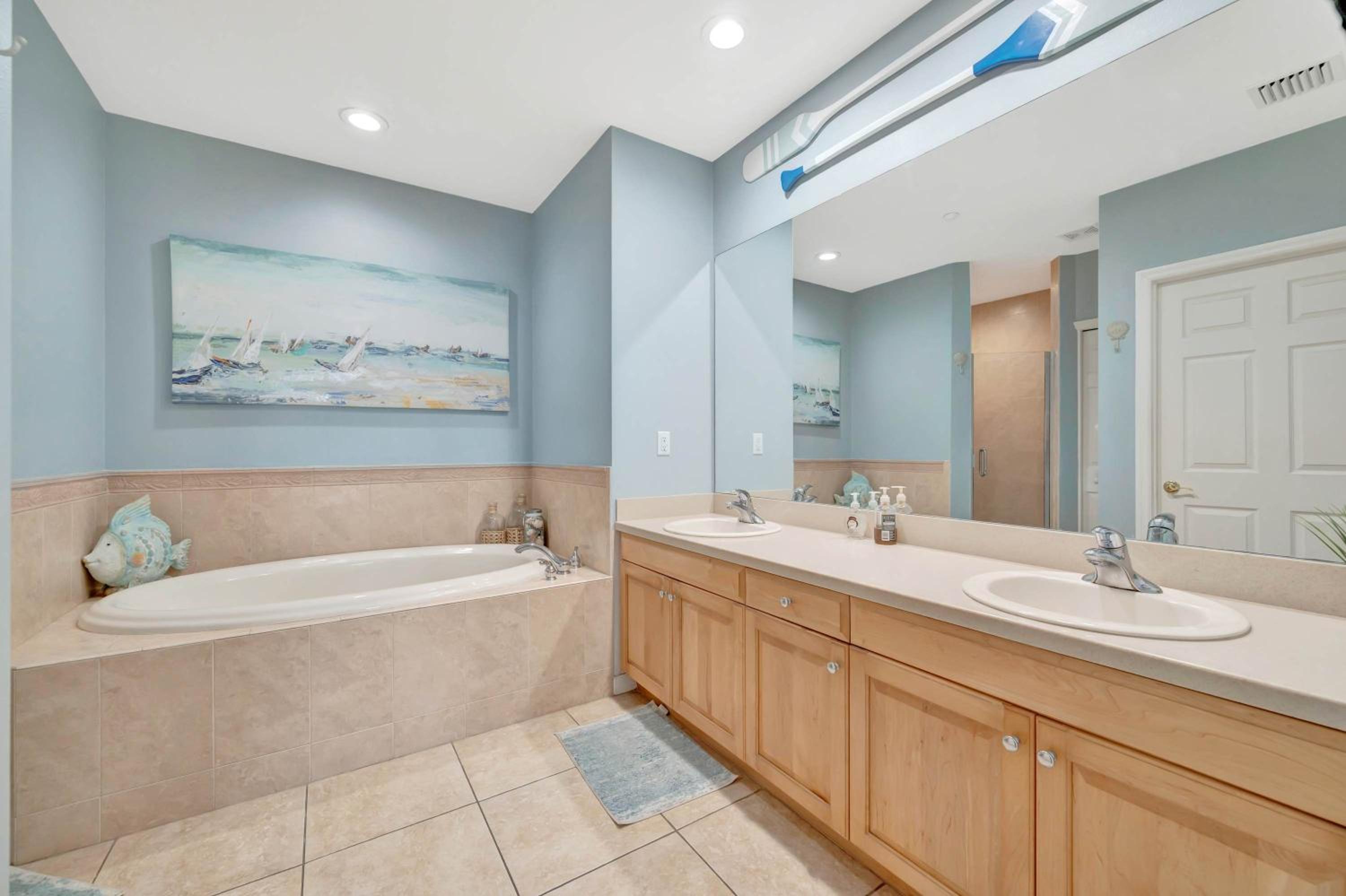 Waterfront 3B Balcony Hot Tub & Pool near Beach