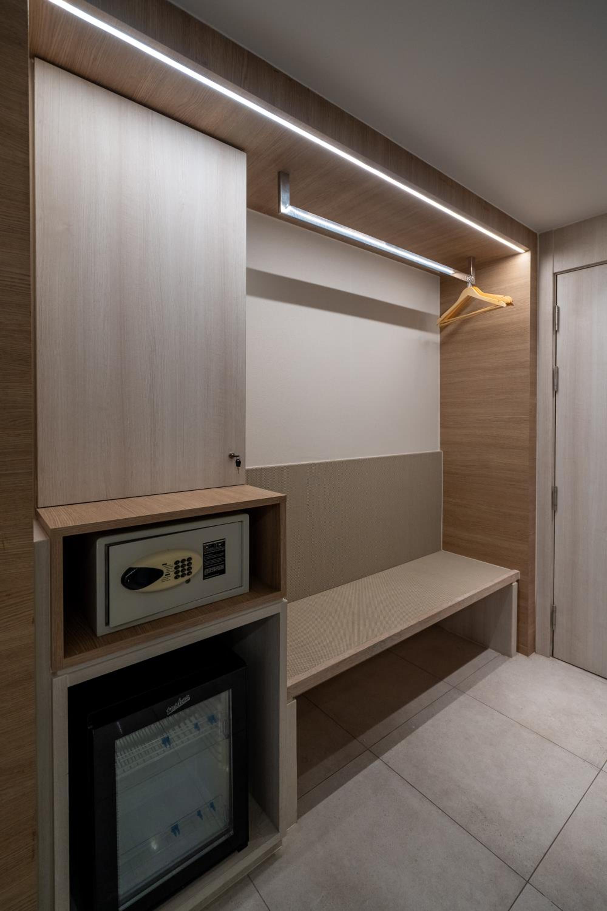 Bluphere Residence by Prop Hopper