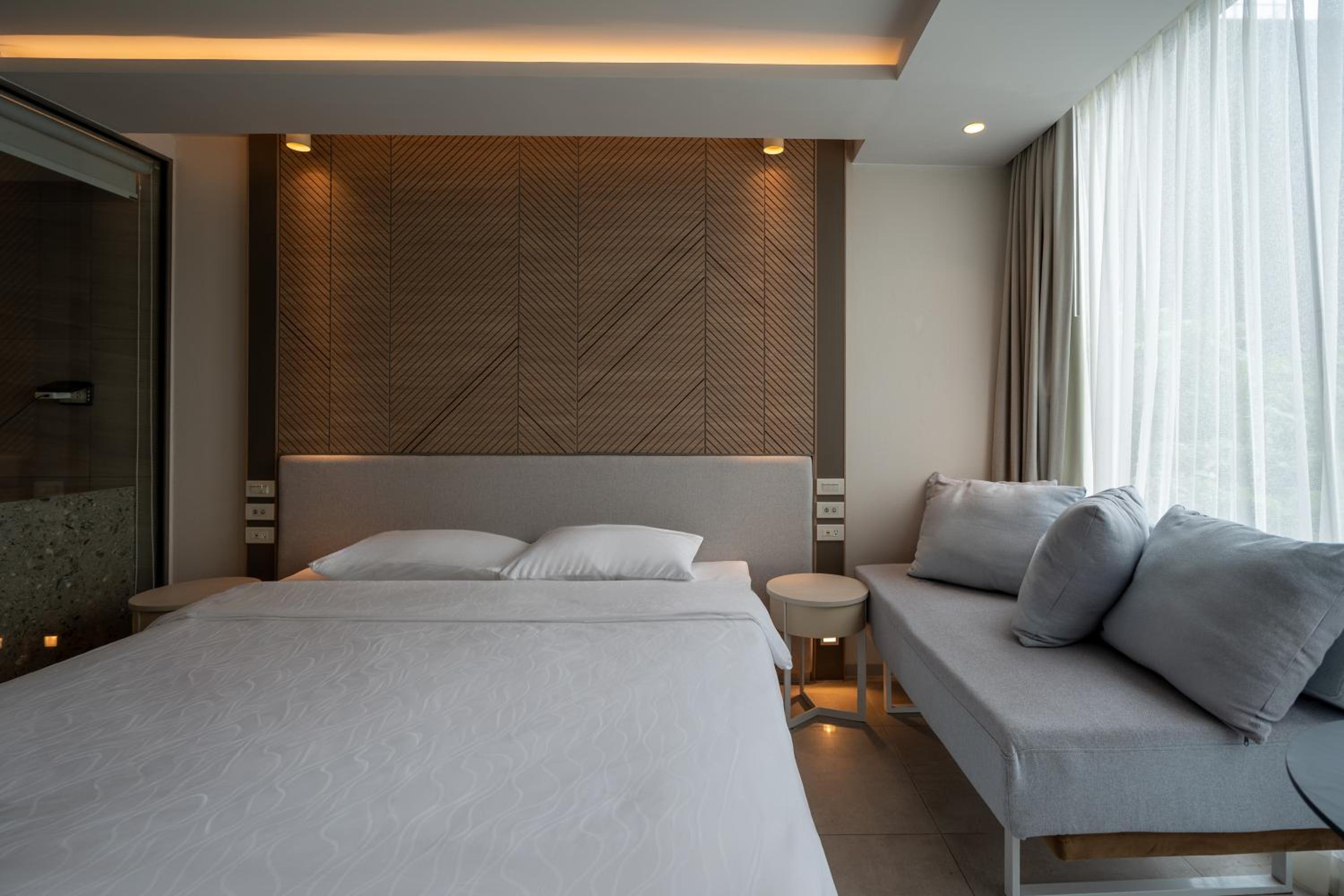 Bluphere Residence by Prop Hopper