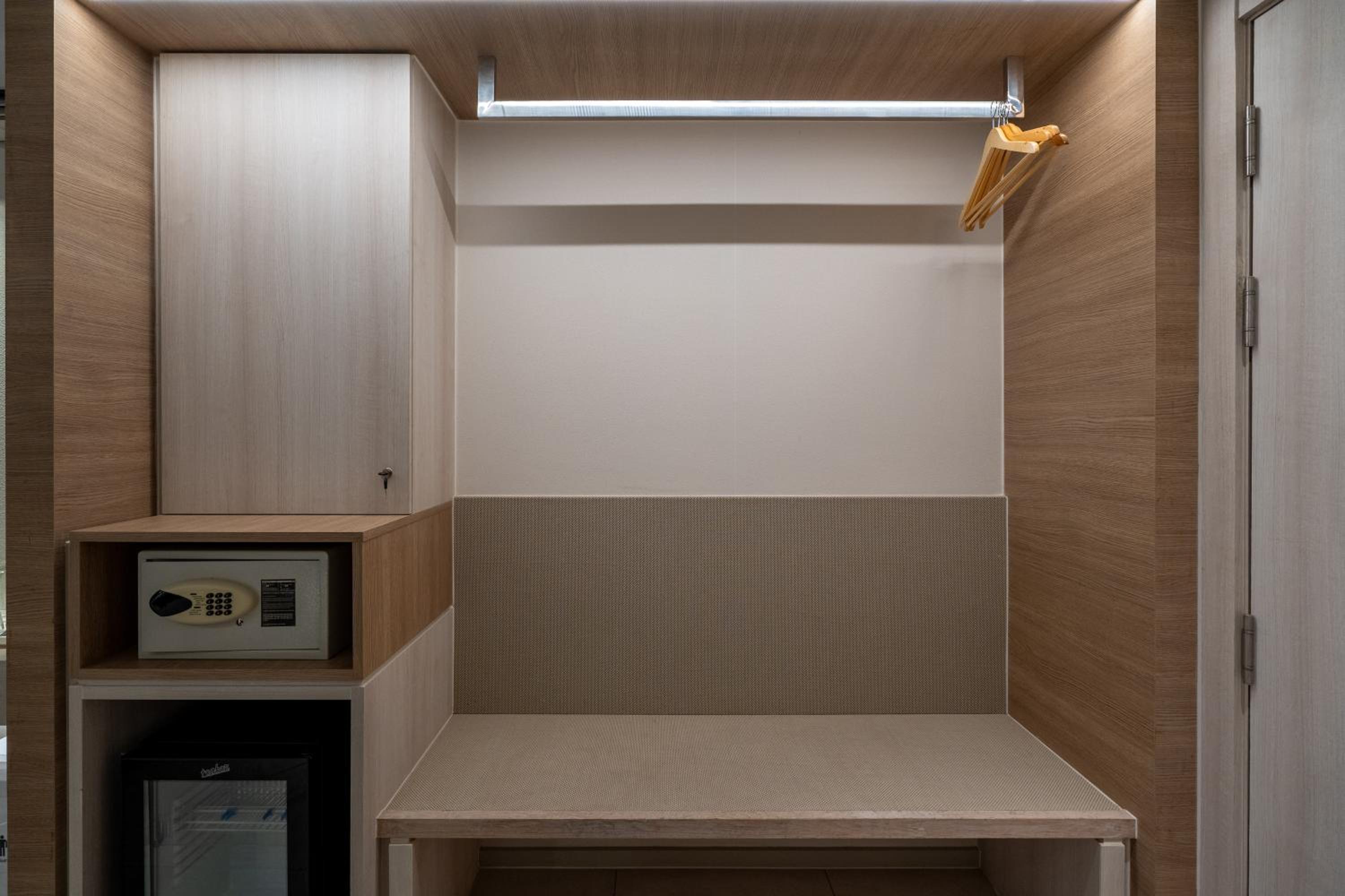 Bluphere Residence by Prop Hopper