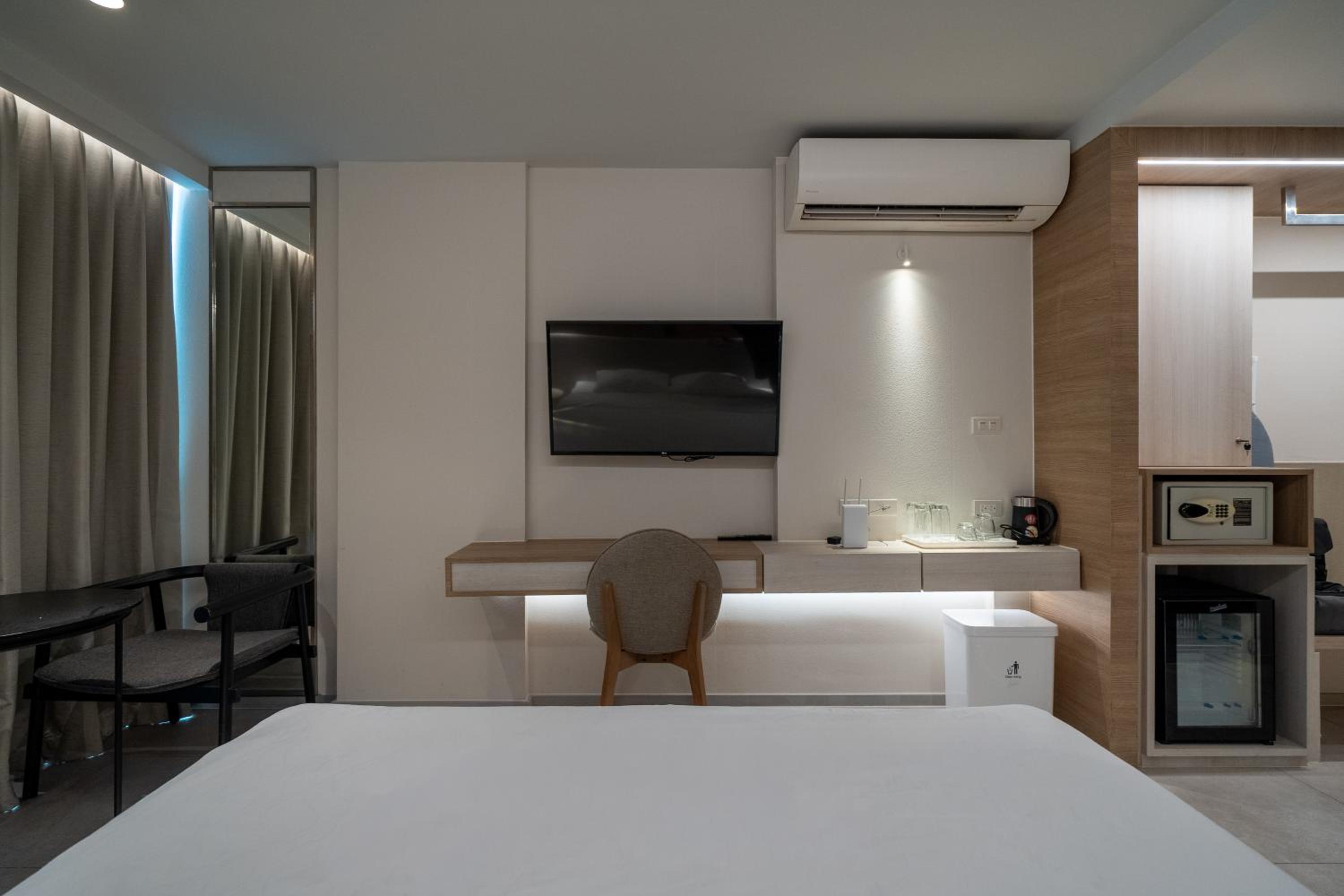 Bluphere Residence by Prop Hopper