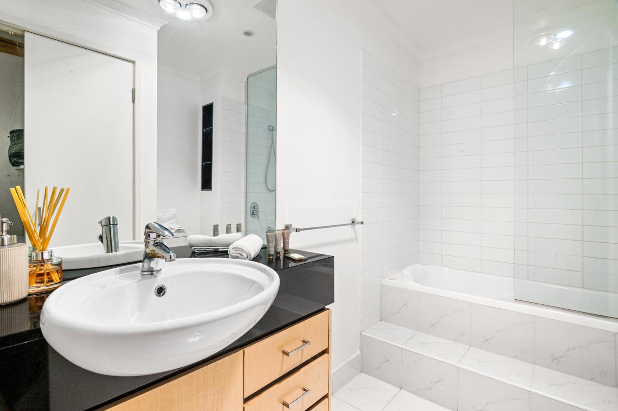 Peaceful 2-Bed Apartment with Gym & Pool