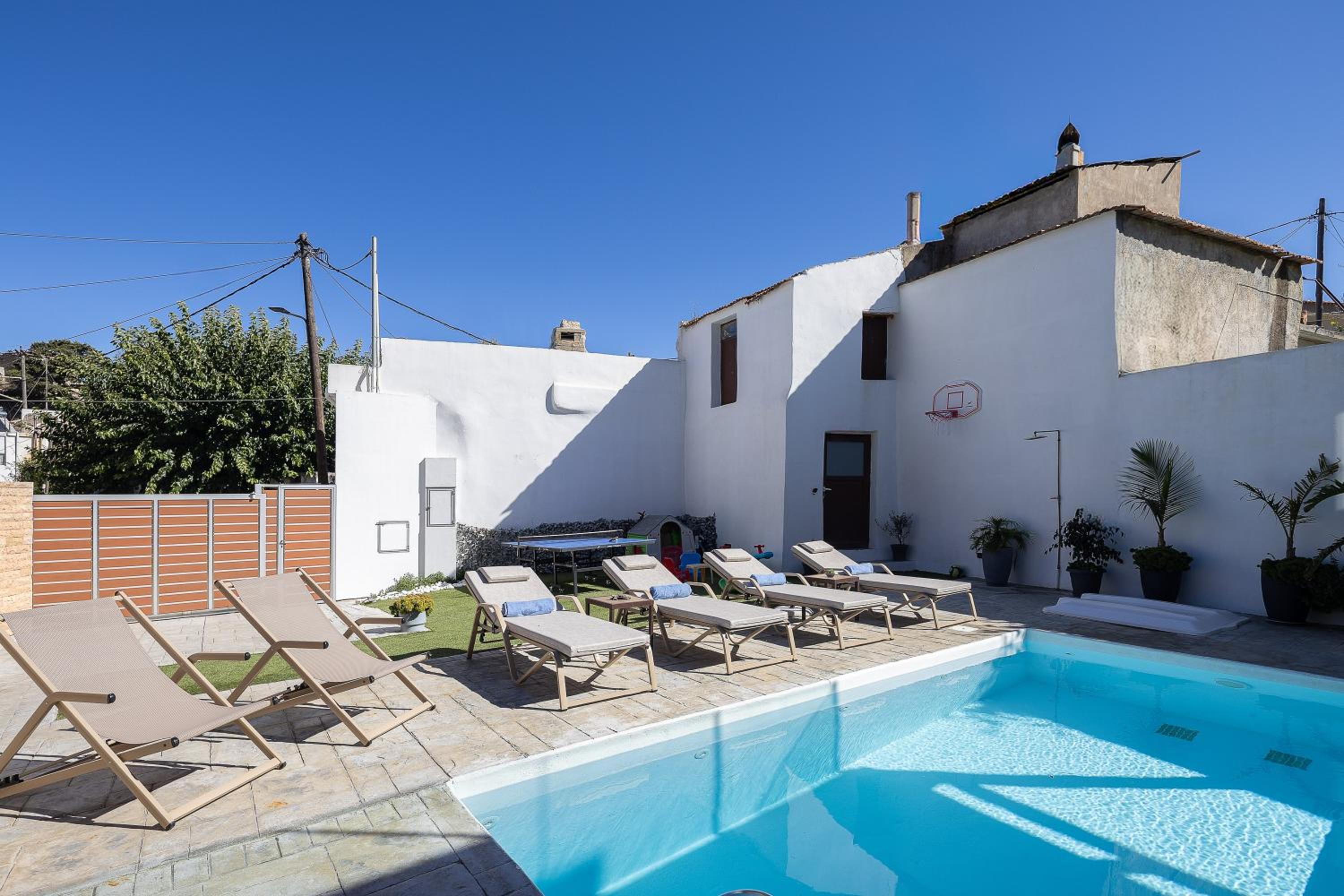 Villa Fotinou Heated Pool & Free Bikes awaits