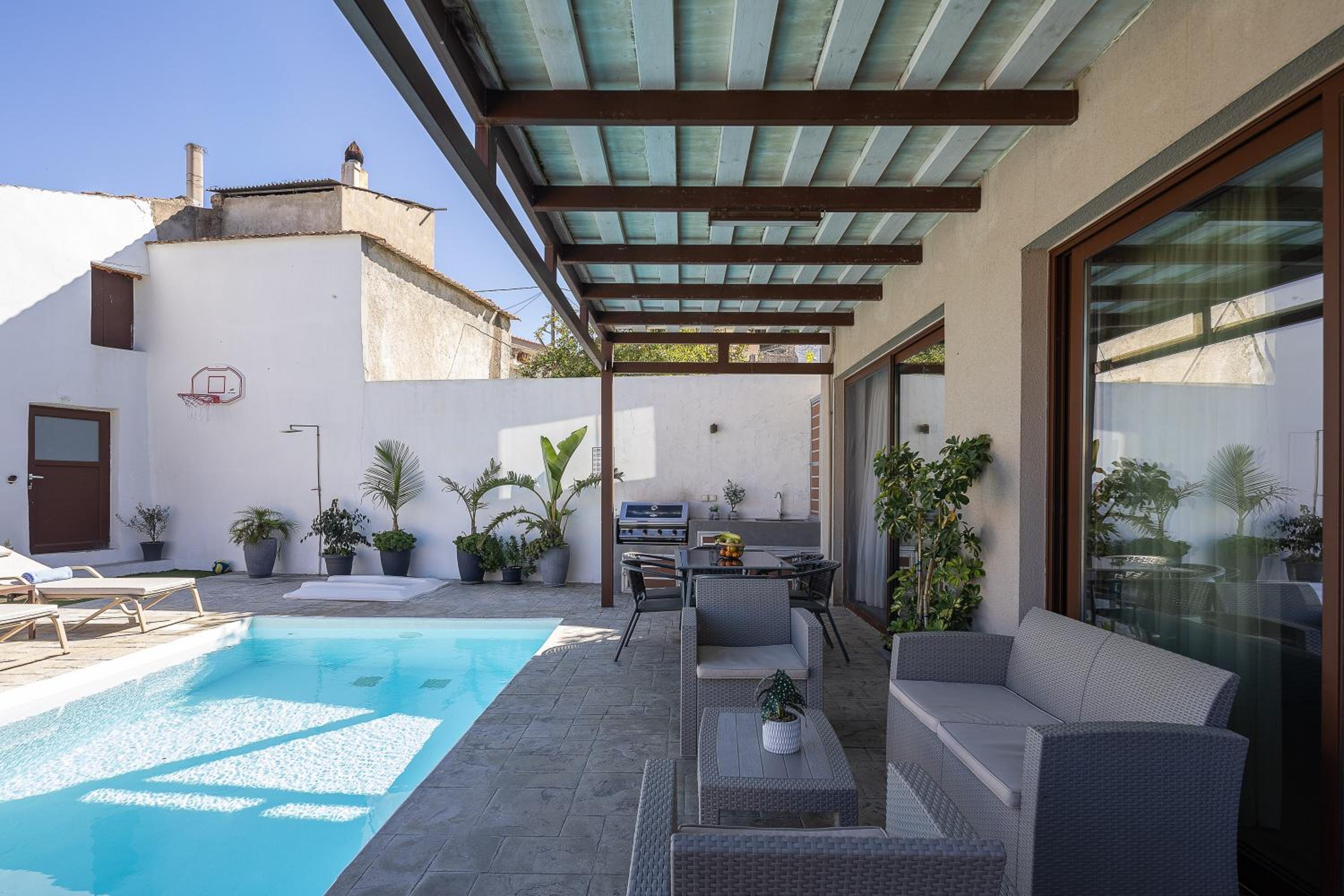 Villa Fotinou Heated Pool & Free Bikes awaits