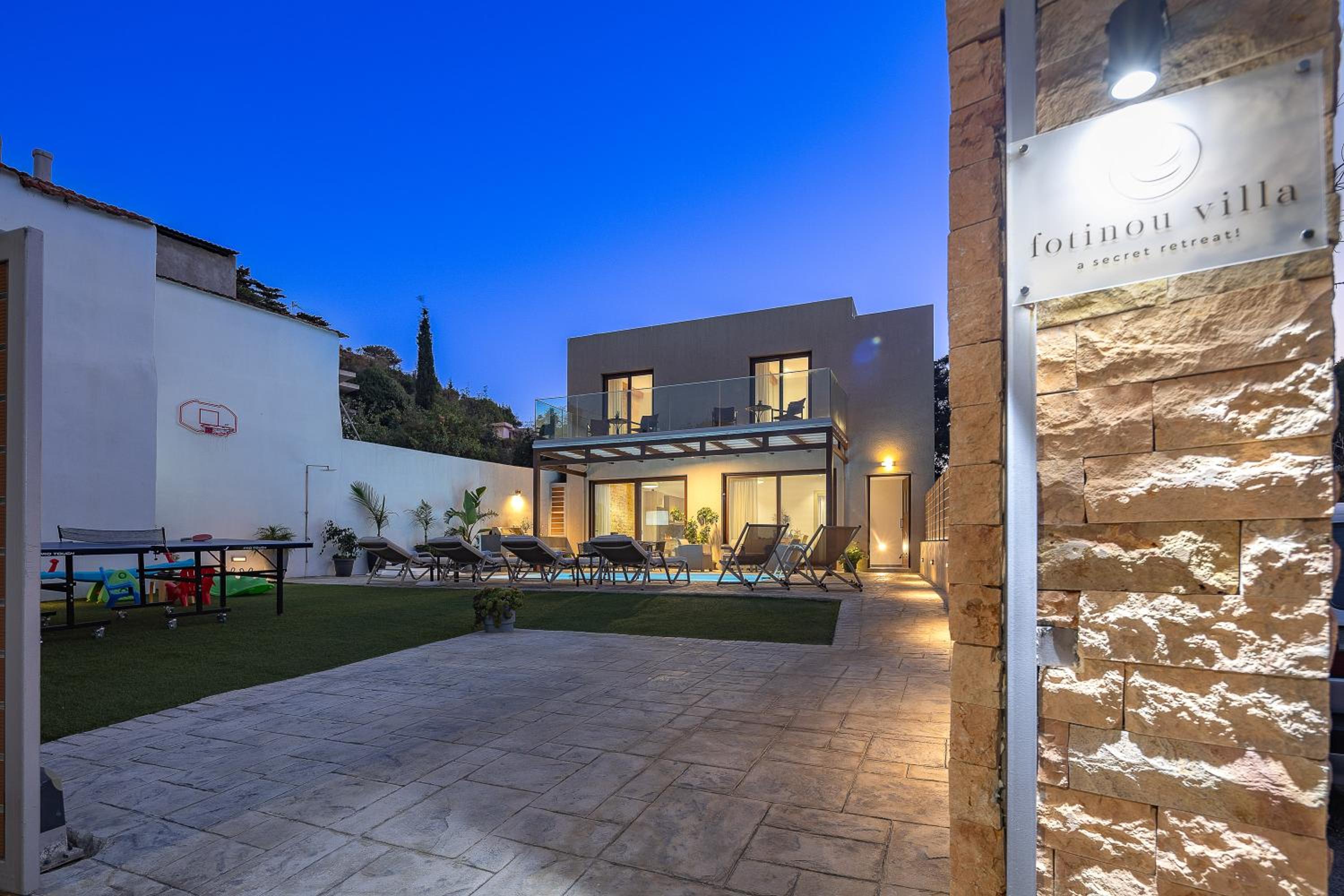 Villa Fotinou Heated Pool & Free Bikes awaits