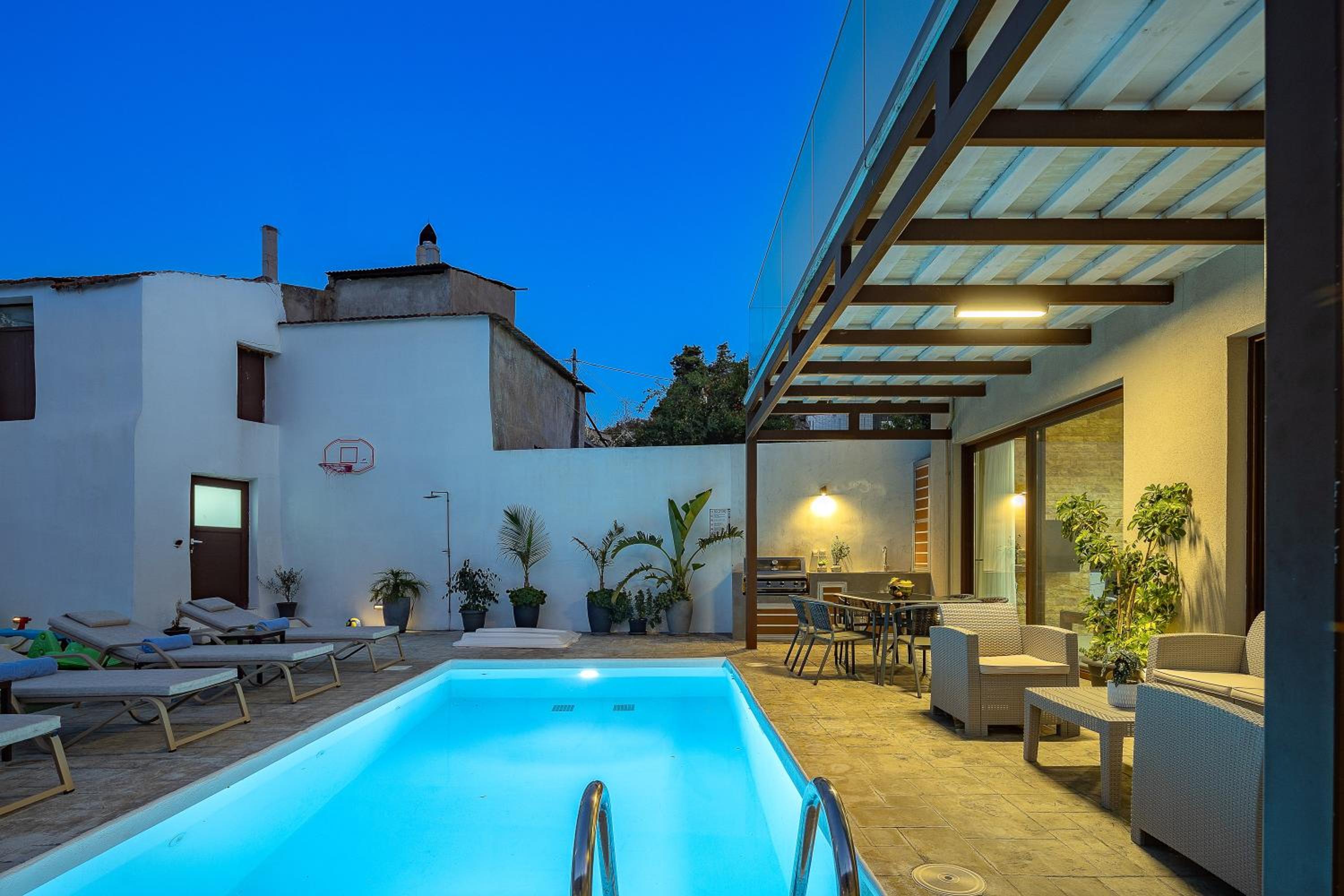 Villa Fotinou Heated Pool & Free Bikes awaits