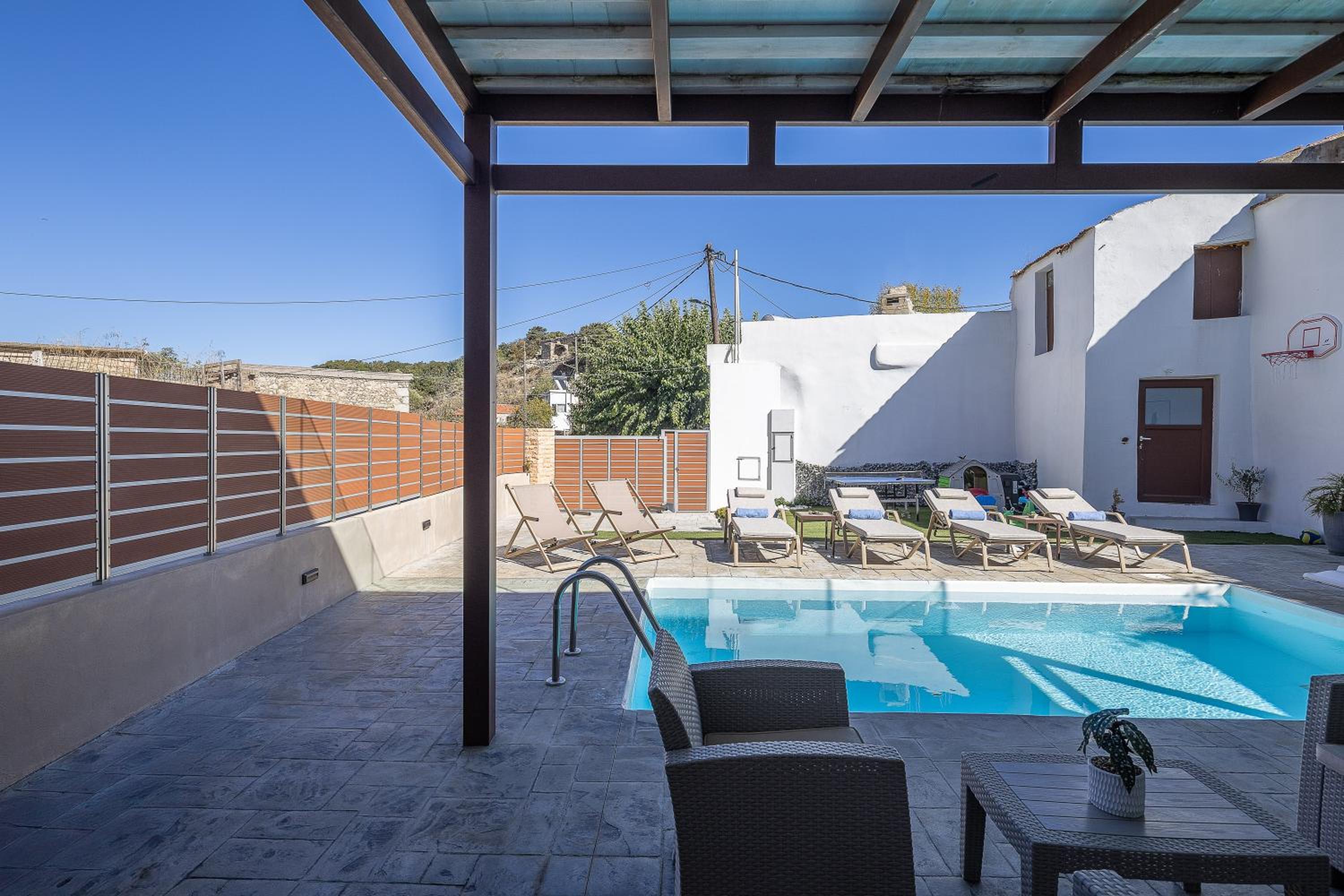 Villa Fotinou Heated Pool & Free Bikes awaits