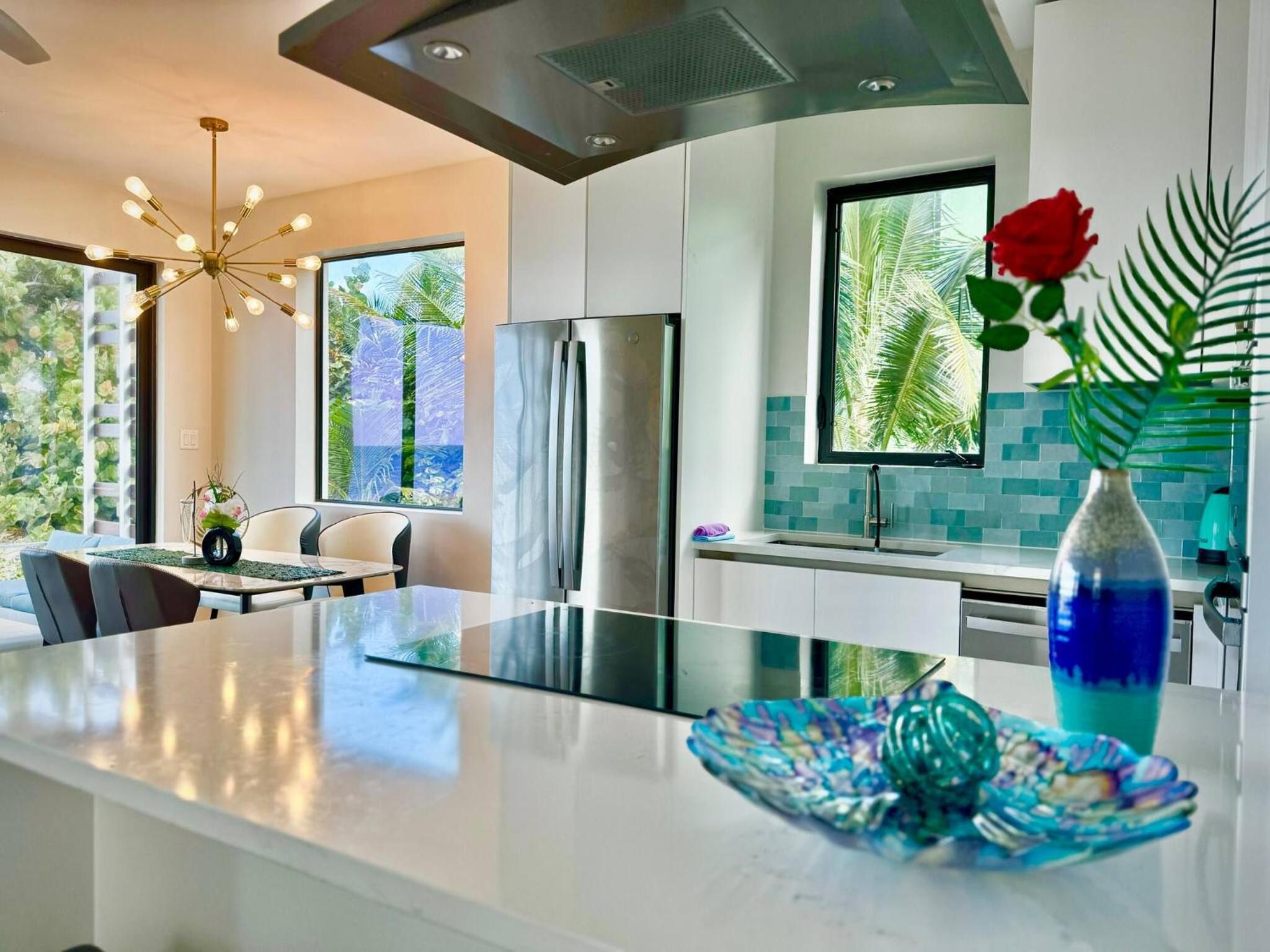 Oceanfront Residency luxury 2B2B ,1-6 person ,terrasse, beach access garden pool
