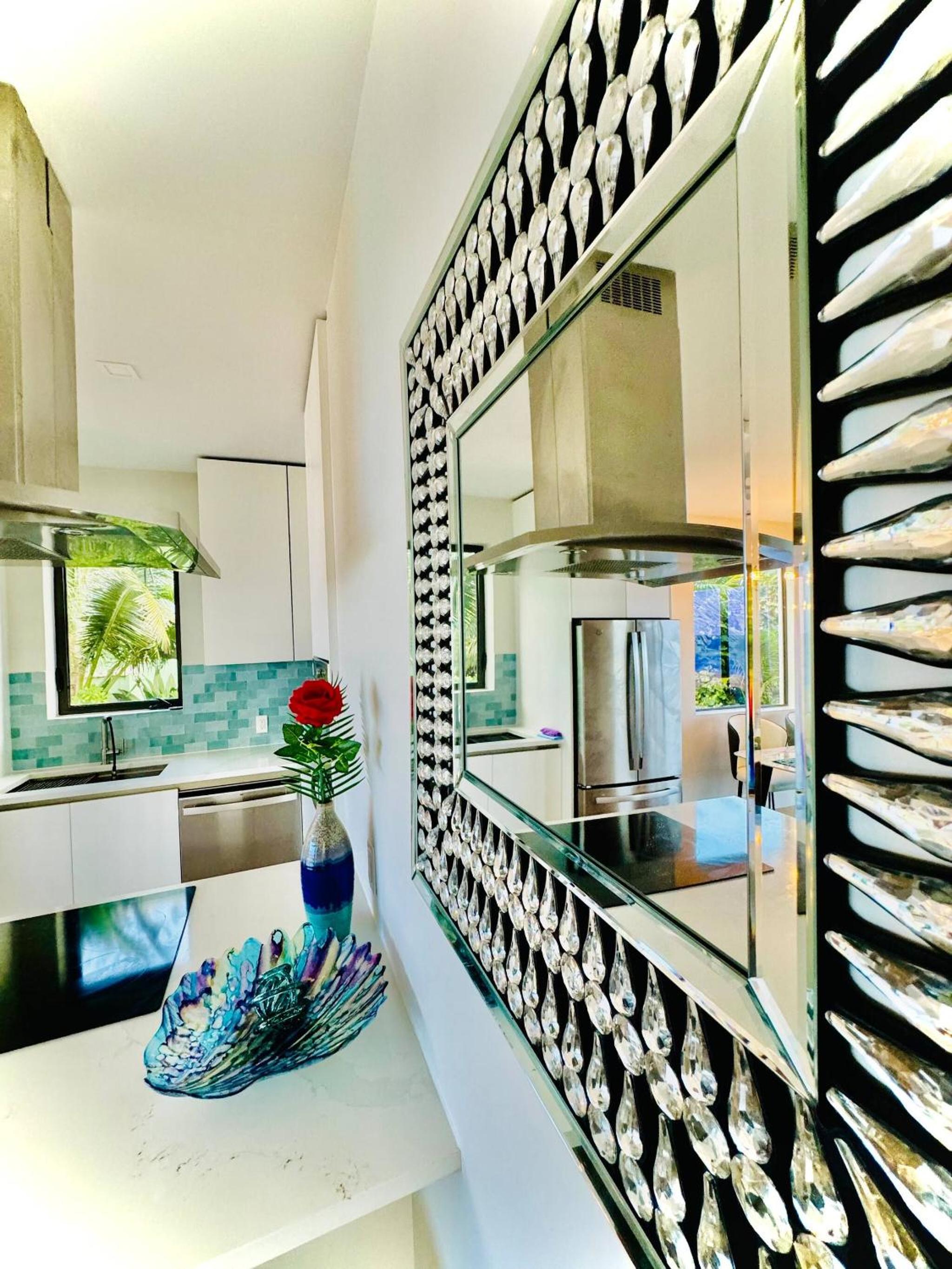 Oceanfront Residency luxury 2B2B ,1-6 person ,terrasse, beach access garden pool