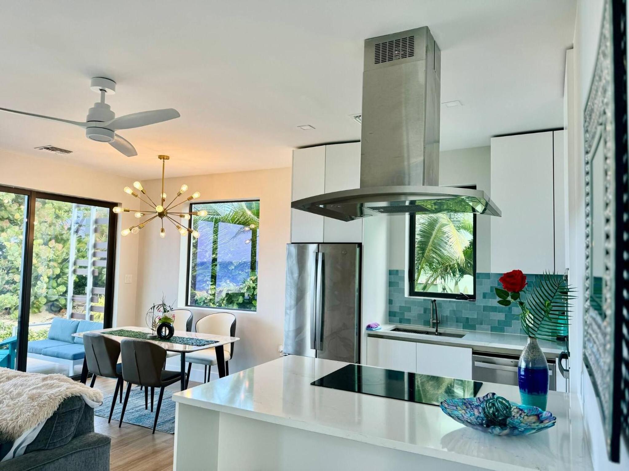 Oceanfront Residency luxury 2B2B ,1-6 person ,terrasse, beach access garden pool