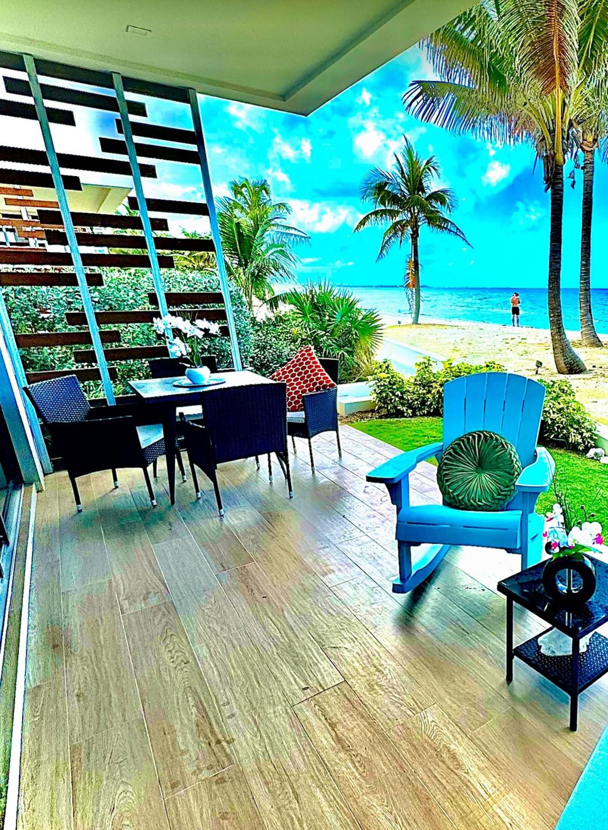 Oceanfront Residency luxury 2B2B ,1-6 person ,terrasse, beach access garden pool