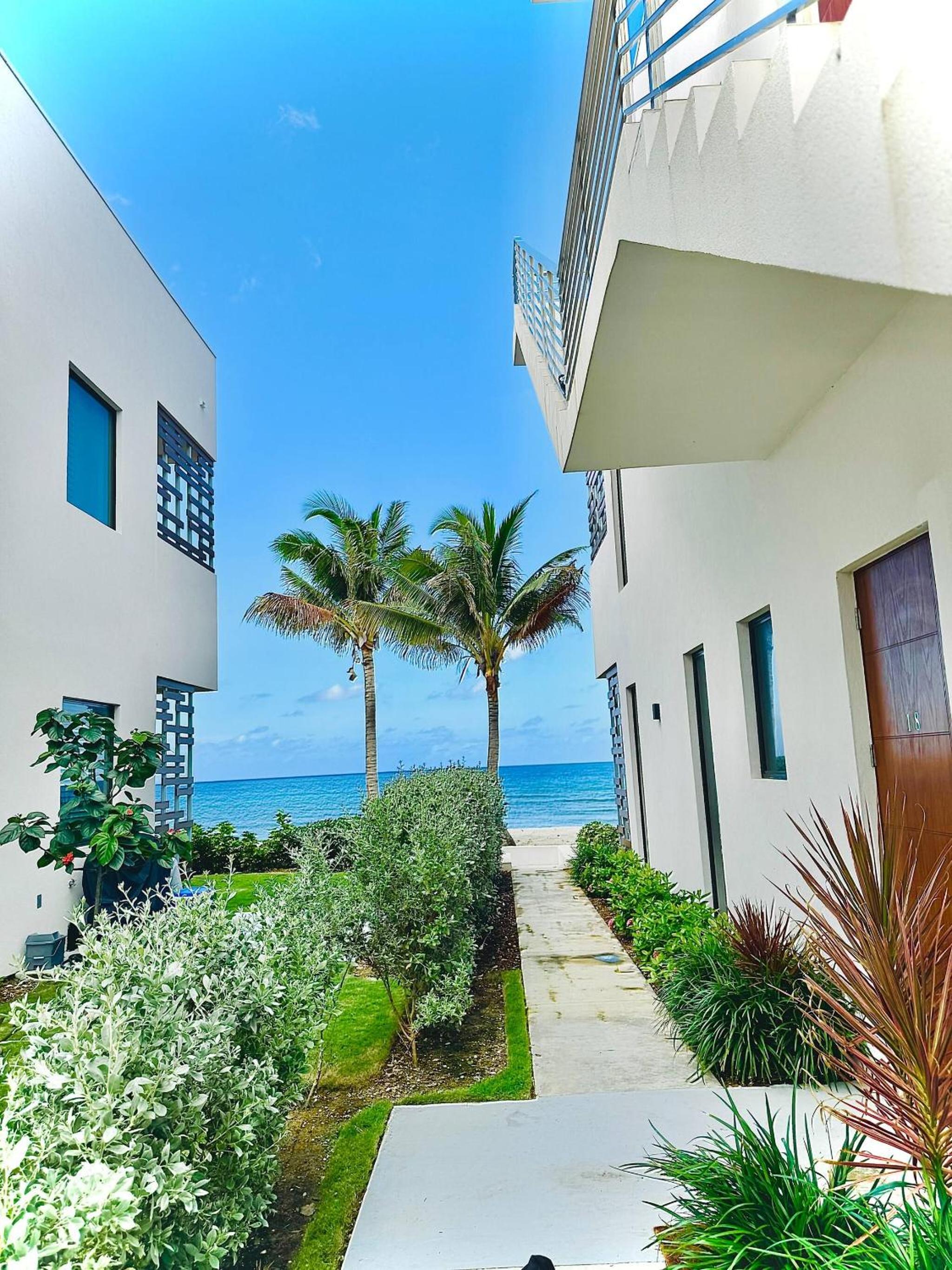 Oceanfront Residency luxury 2B2B ,1-6 person ,terrasse, beach access garden pool