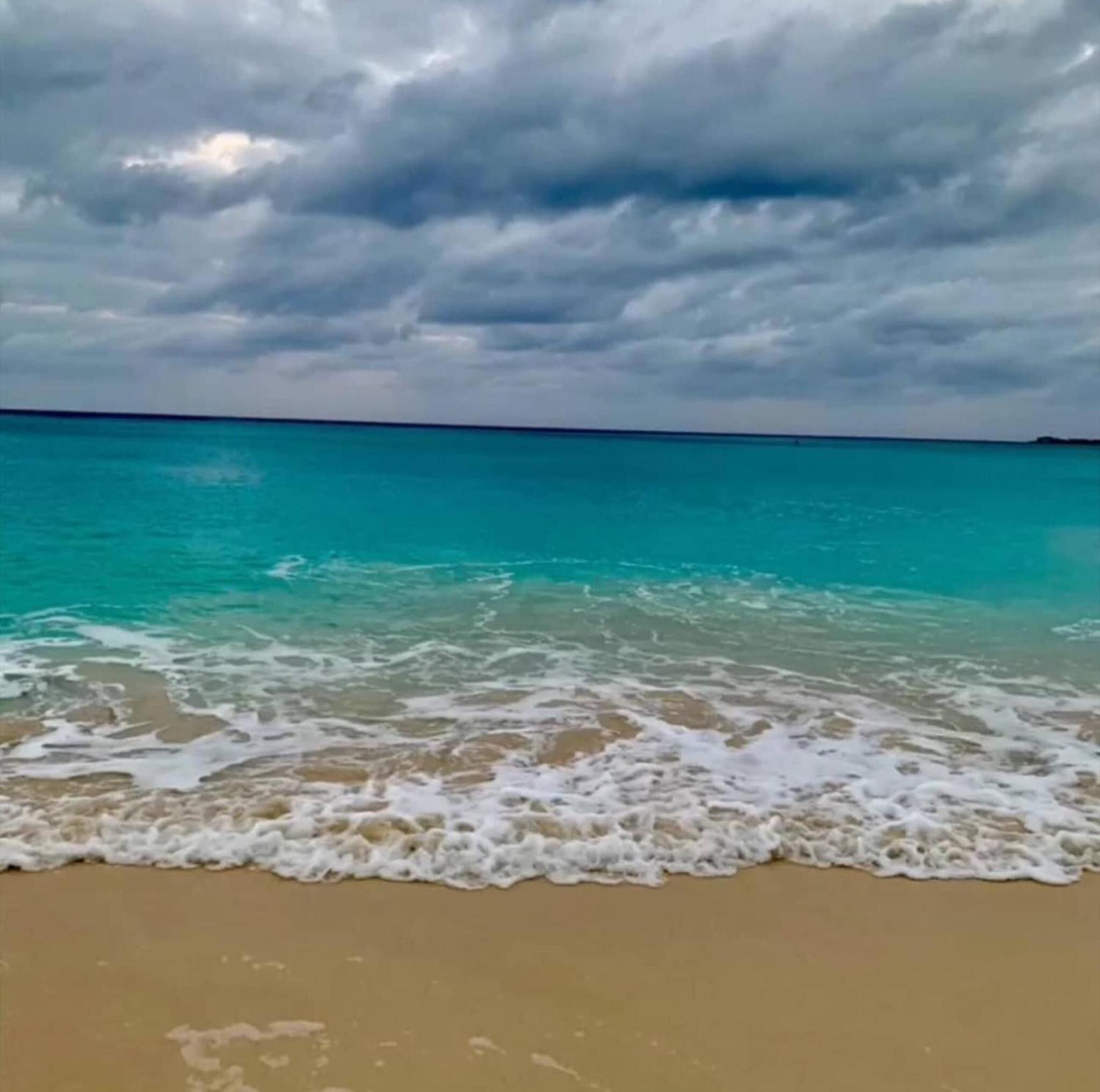 Oceanfront Residency luxury 2B2B ,1-6 person ,terrasse, beach access garden pool
