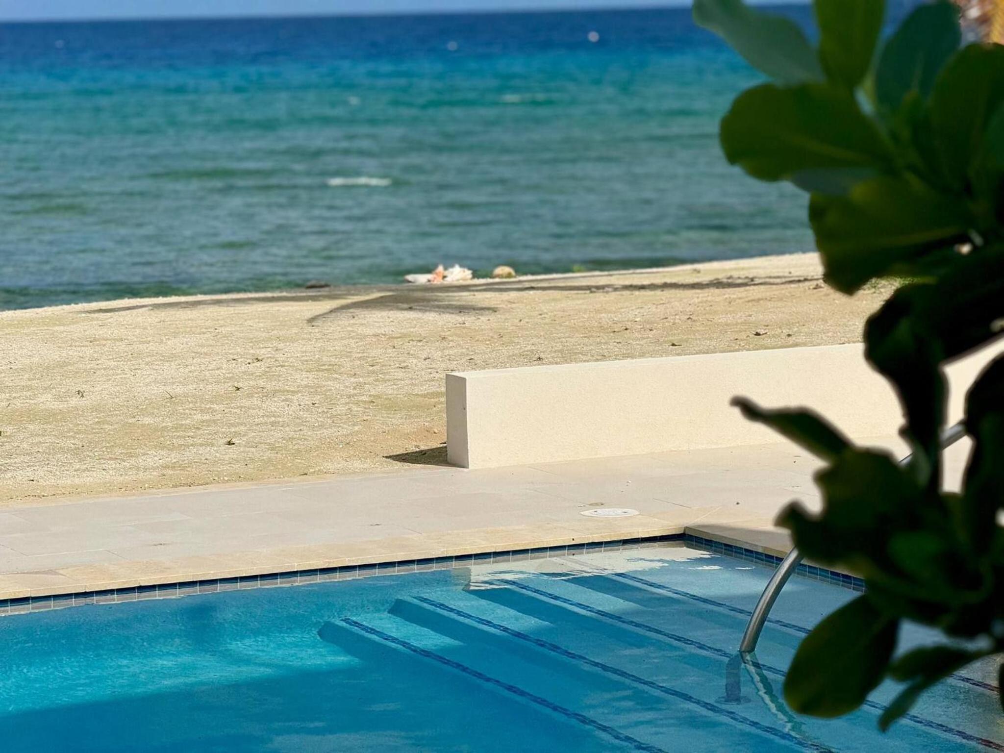 Oceanfront Residency luxury 2B2B ,1-6 person ,terrasse, beach access garden pool