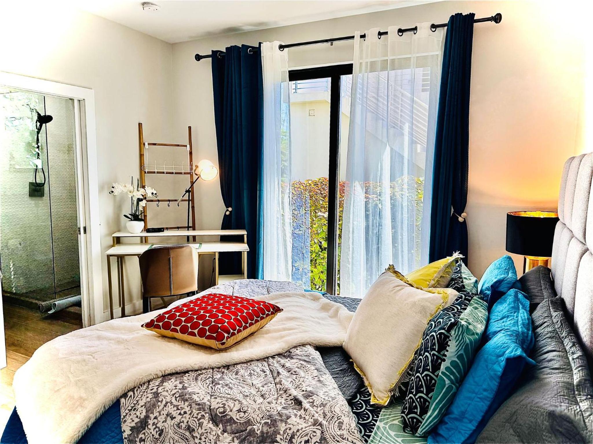 Oceanfront Residency luxury 2B2B ,1-6 person ,terrasse, beach access garden pool