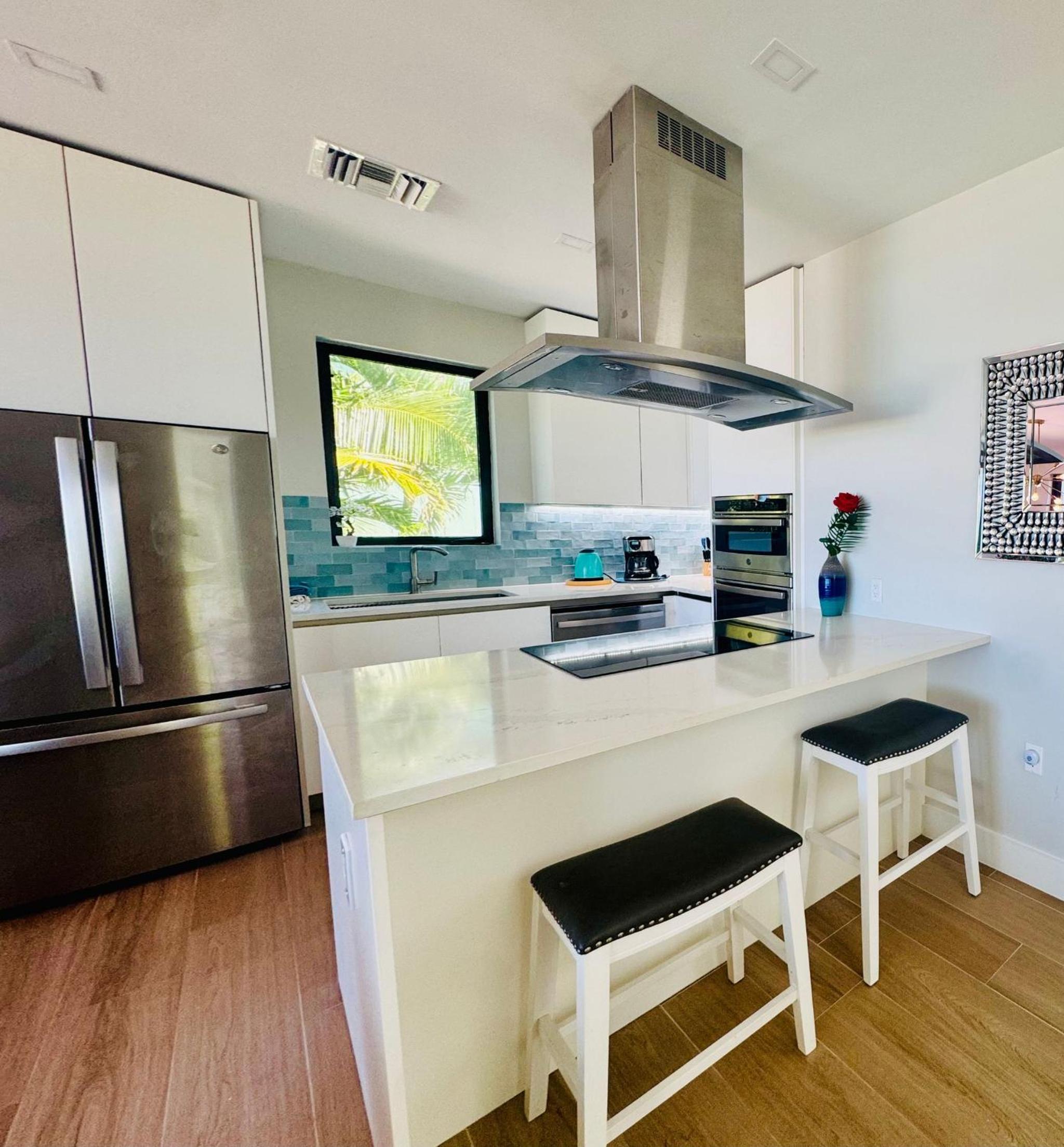 Oceanfront Residency luxury 2B2B ,1-6 person ,terrasse, beach access garden pool