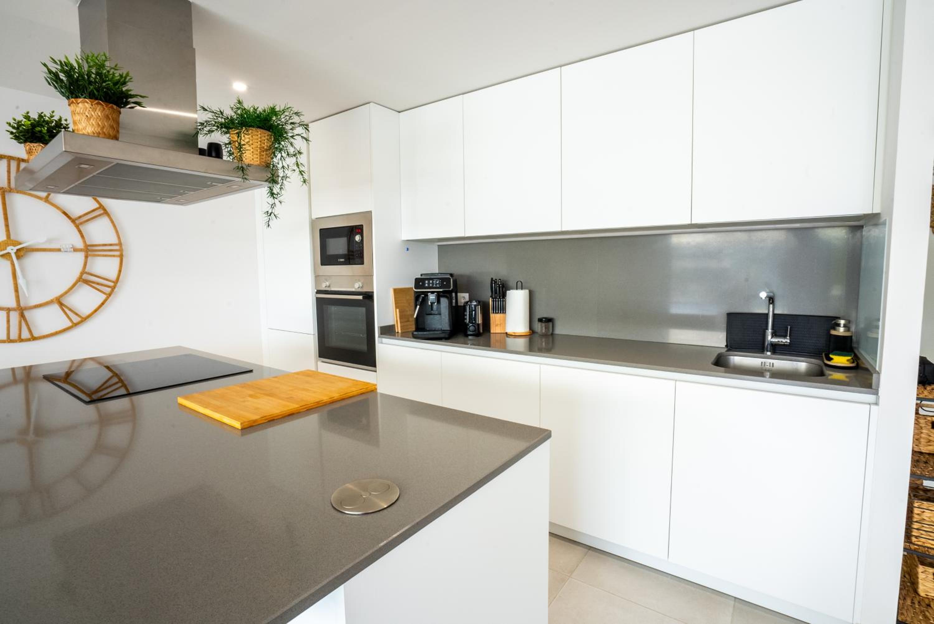 NEUE Ferienwohnung in Andalusien an der Costa del Sol - Boho Style - 40 qm Terrasse, 3-Bedroom, Pool, Gym, Work Lounge