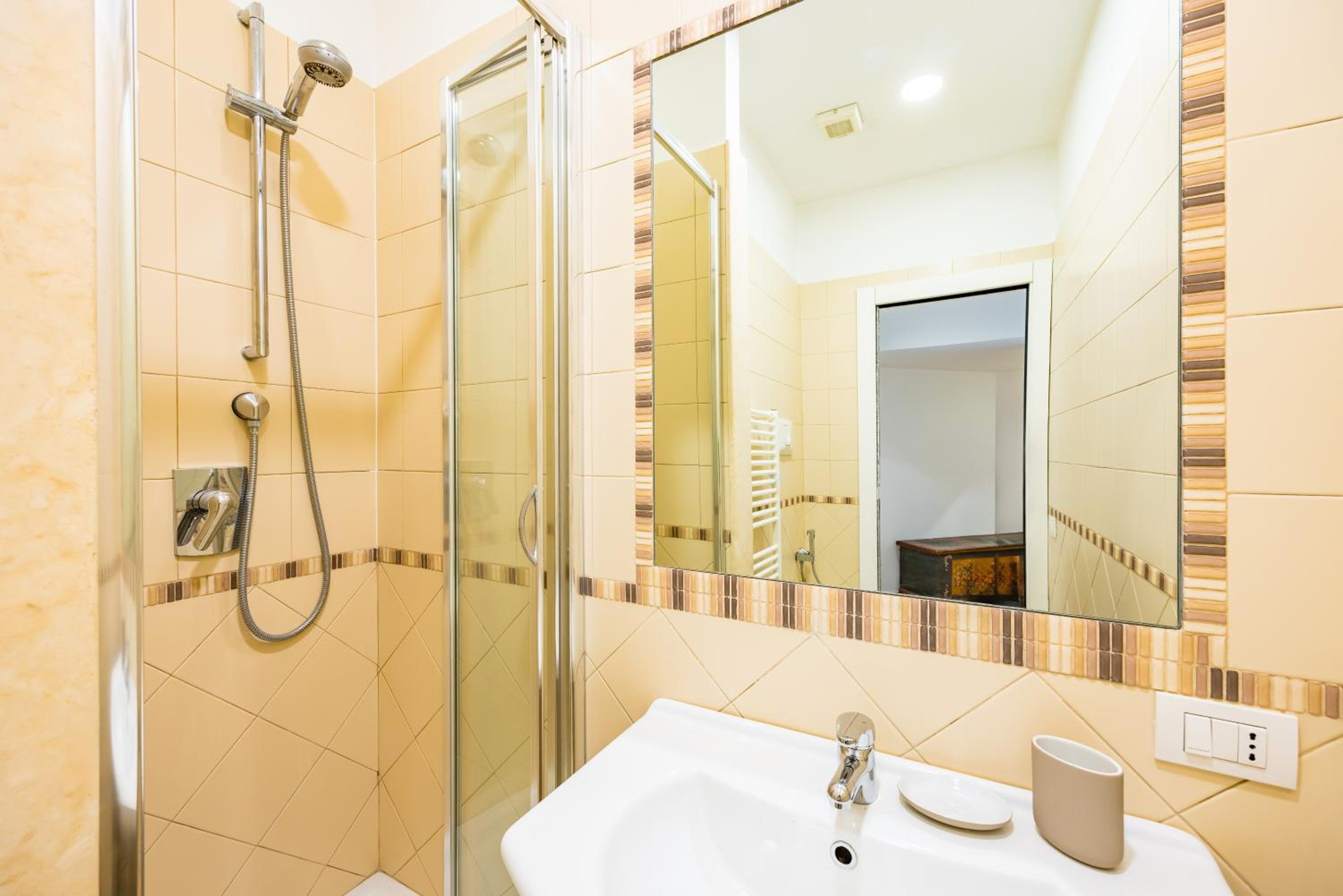 Harmony Elegant Apartment with Parking