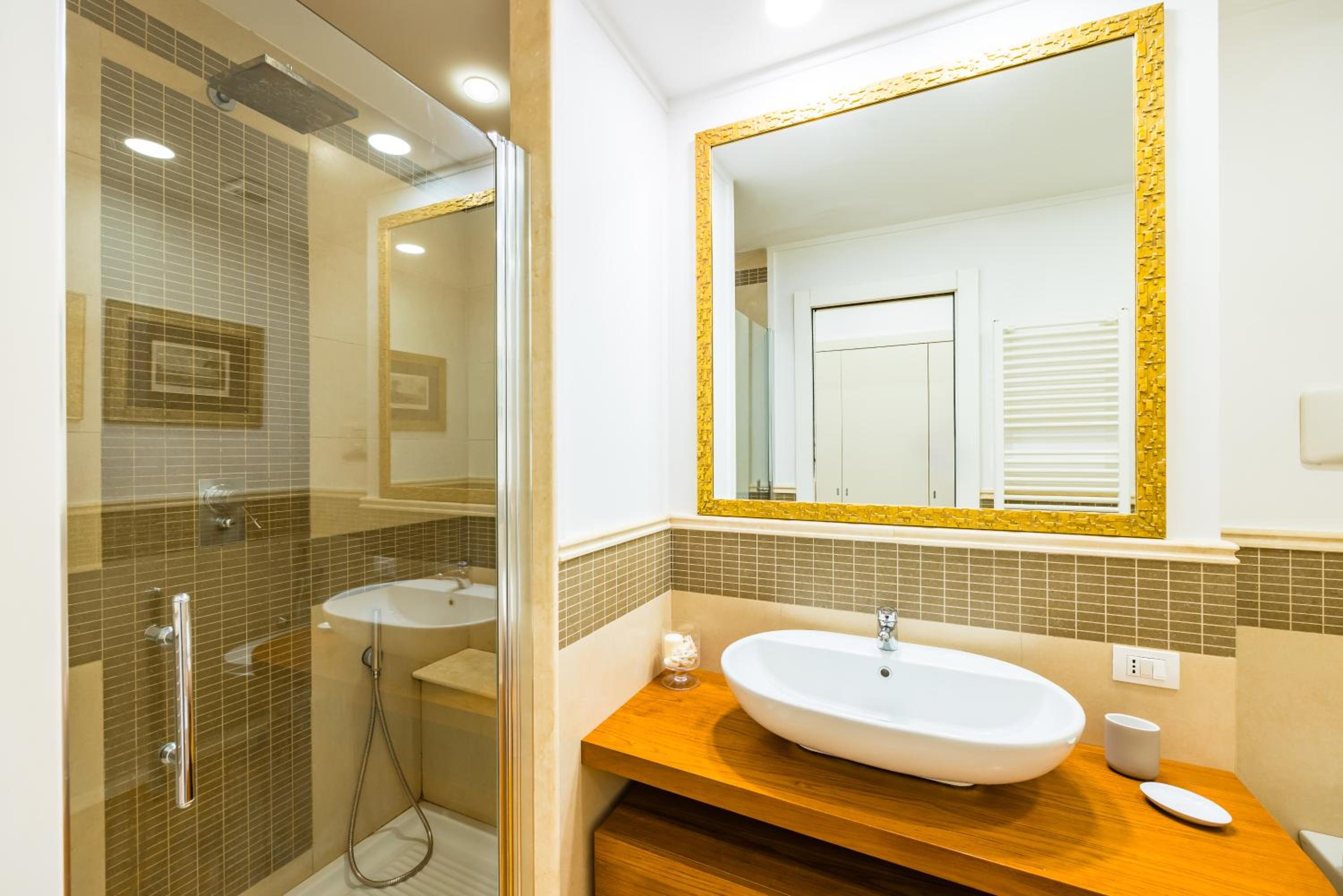 Harmony Elegant Apartment with Parking