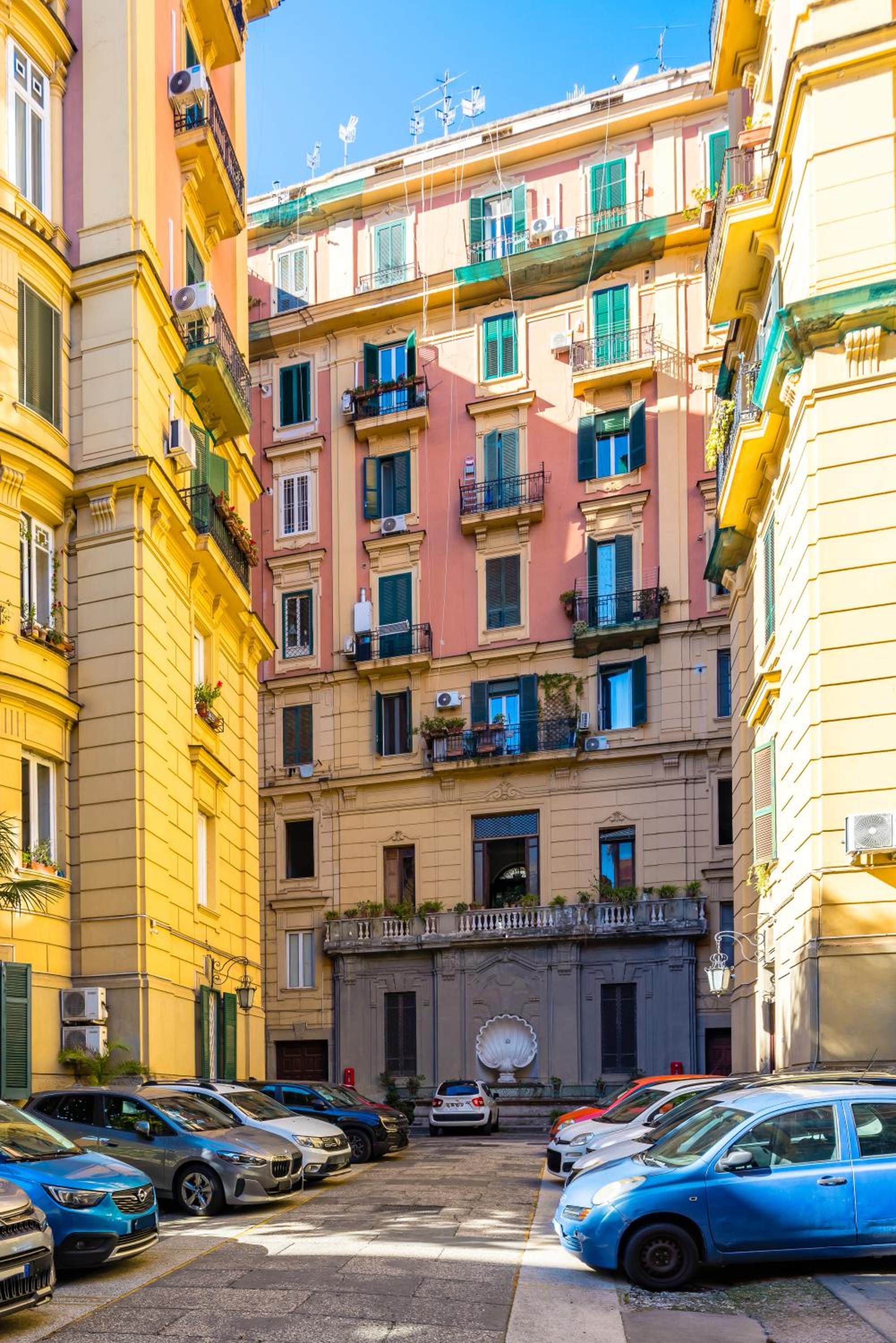 Harmony Elegant Apartment with Parking