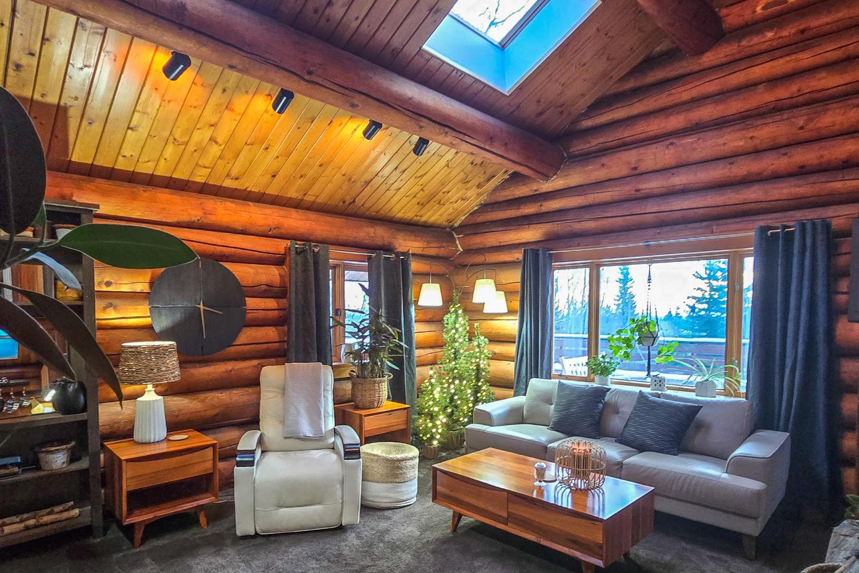 Explore Fairbanks! Authentic Log Cabin with Views