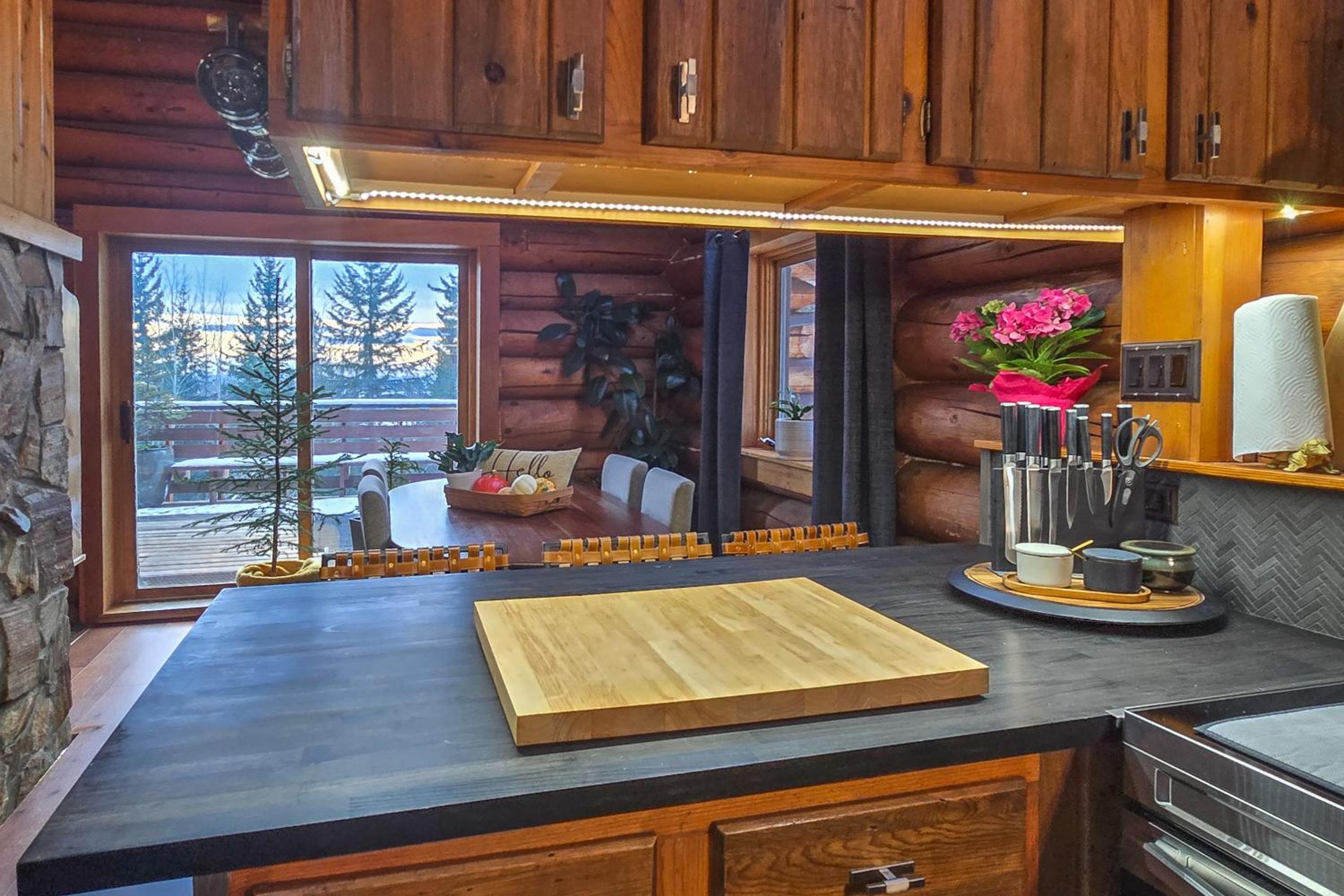 Explore Fairbanks! Authentic Log Cabin with Views