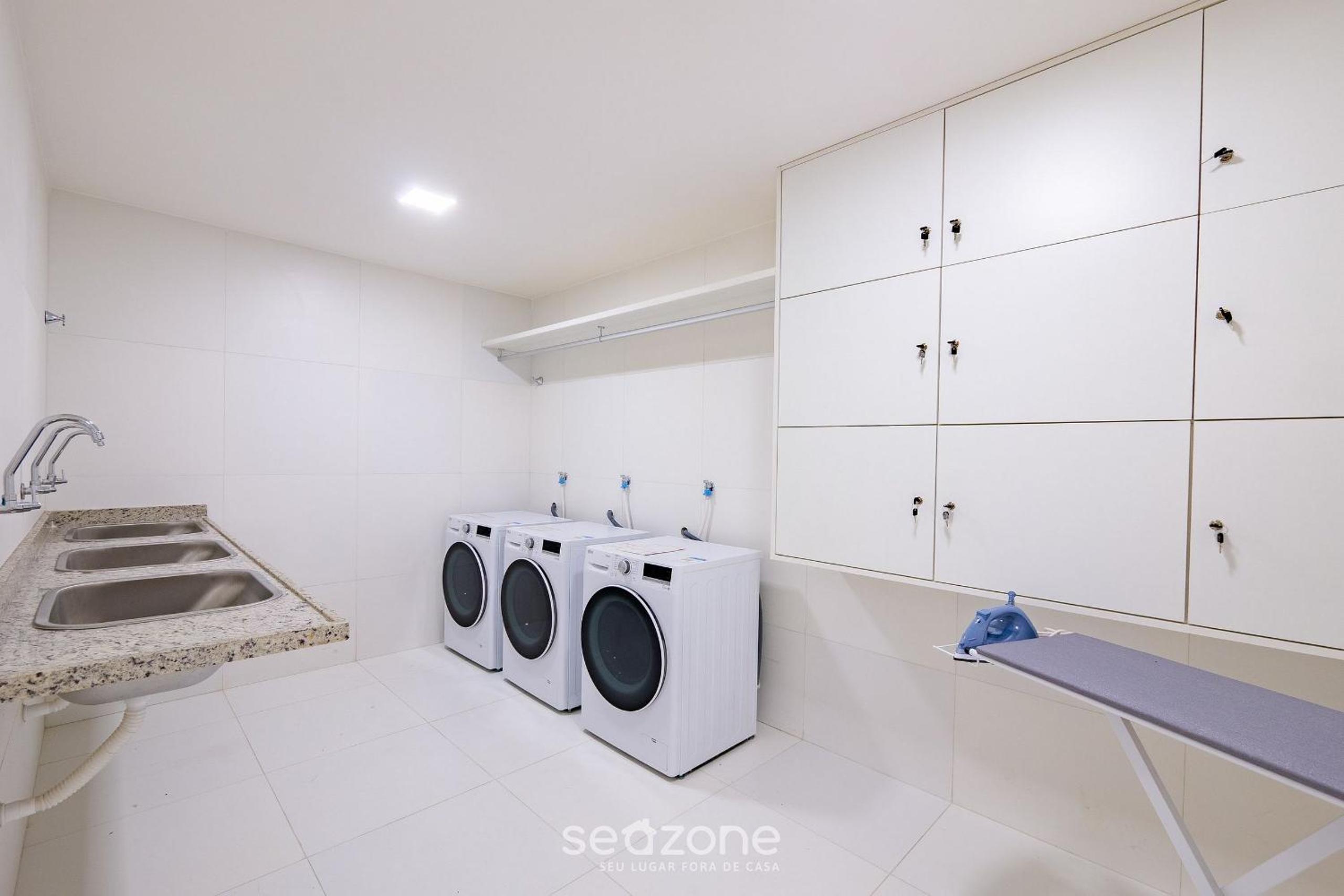 Fully equipped apartments in a building with a pool and gym, 280m from the beach - CLFs