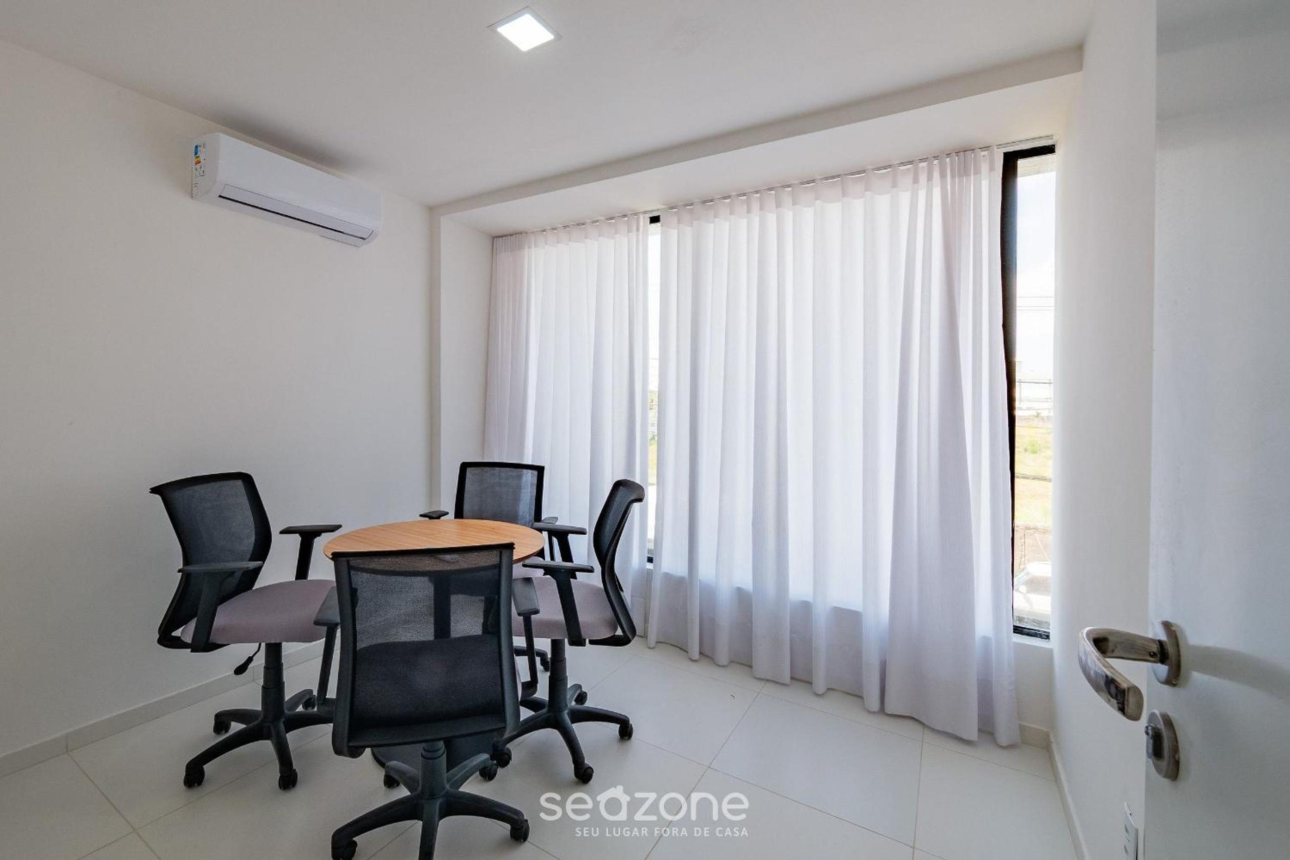 Fully equipped apartments in a building with a pool and gym, 280m from the beach - CLFs