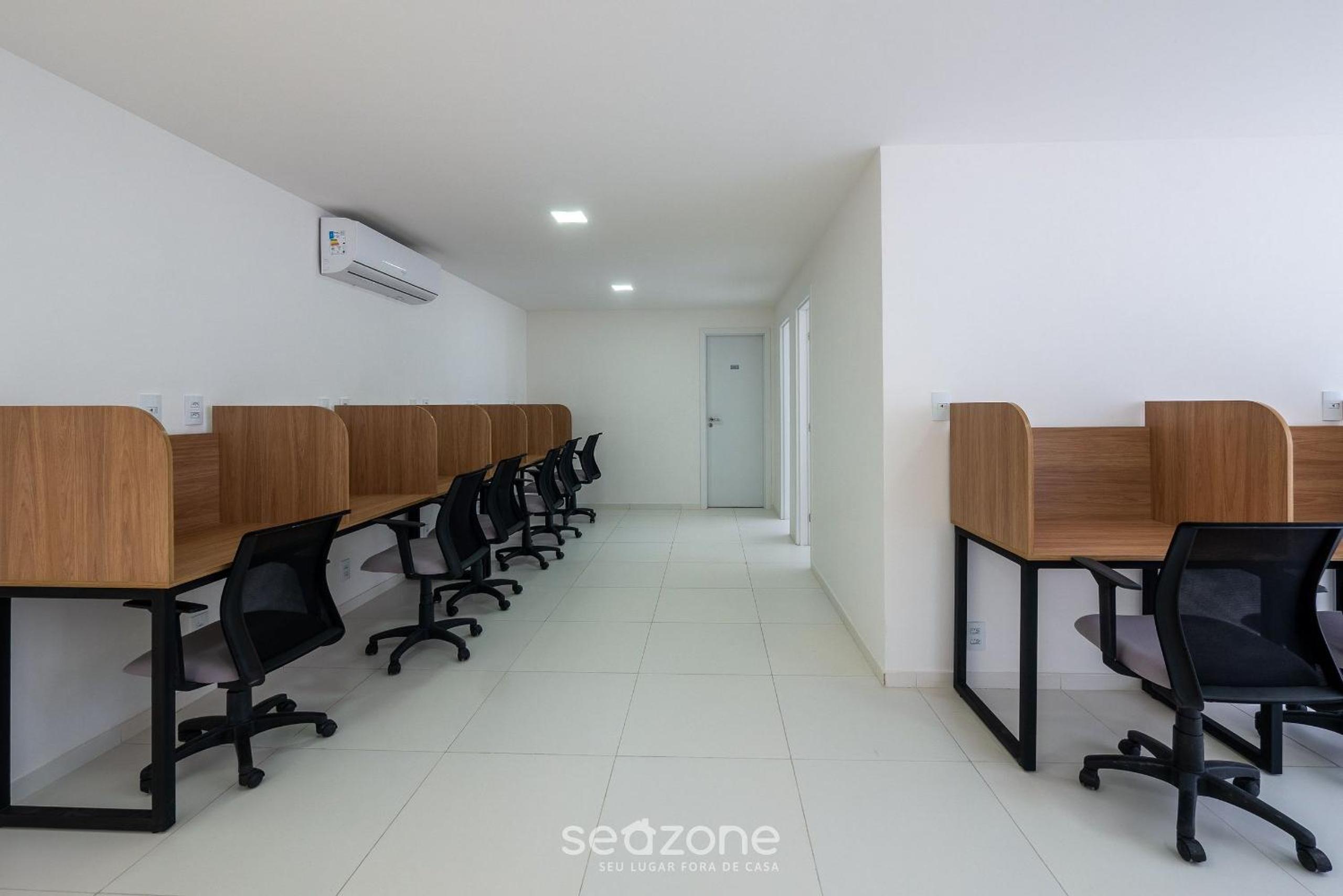Fully equipped apartments in a building with a pool and gym, 280m from the beach - CLFs