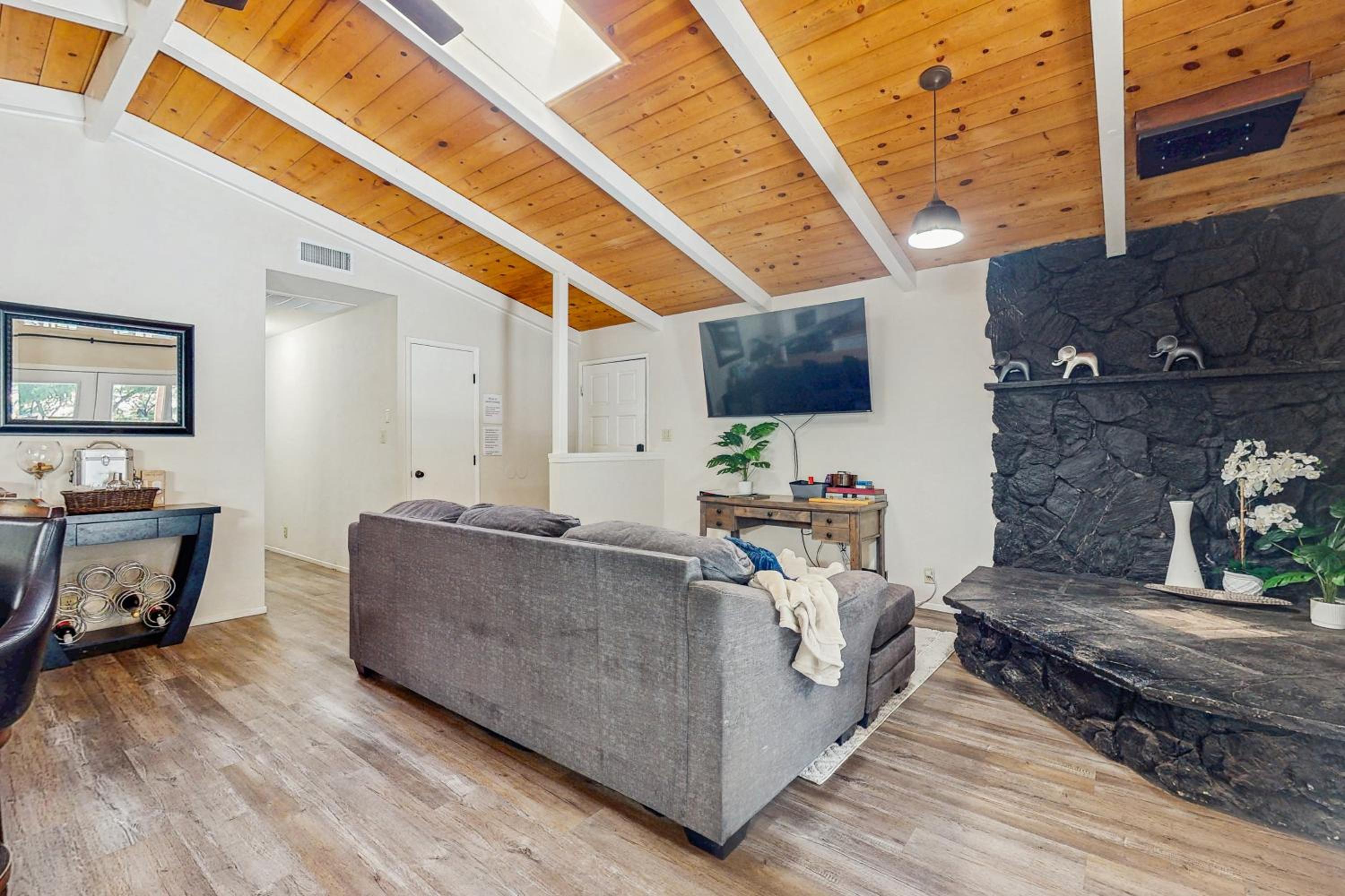 4BR Home Near Yosemite with Pool Table