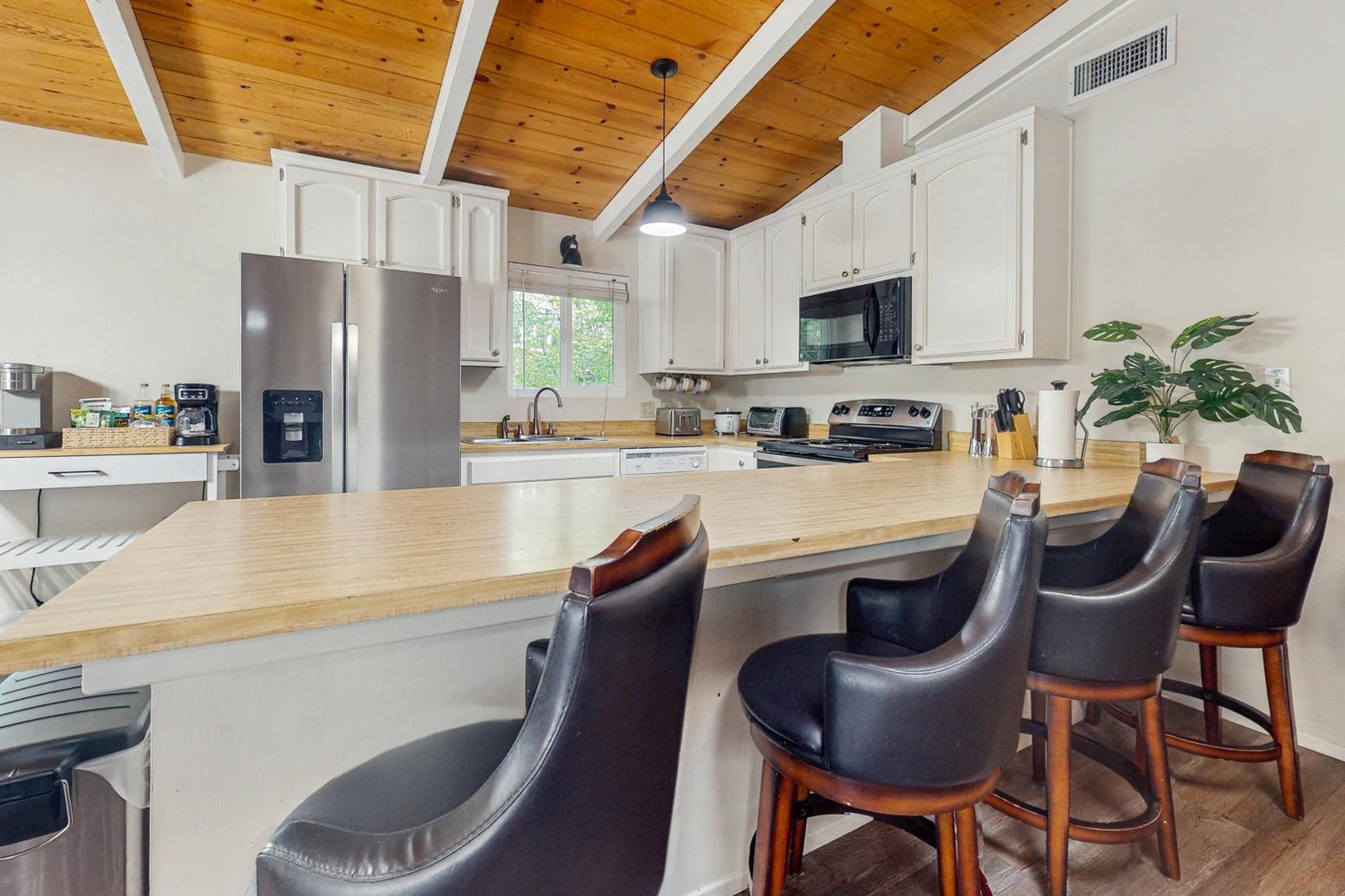 4BR Home Near Yosemite with Pool Table