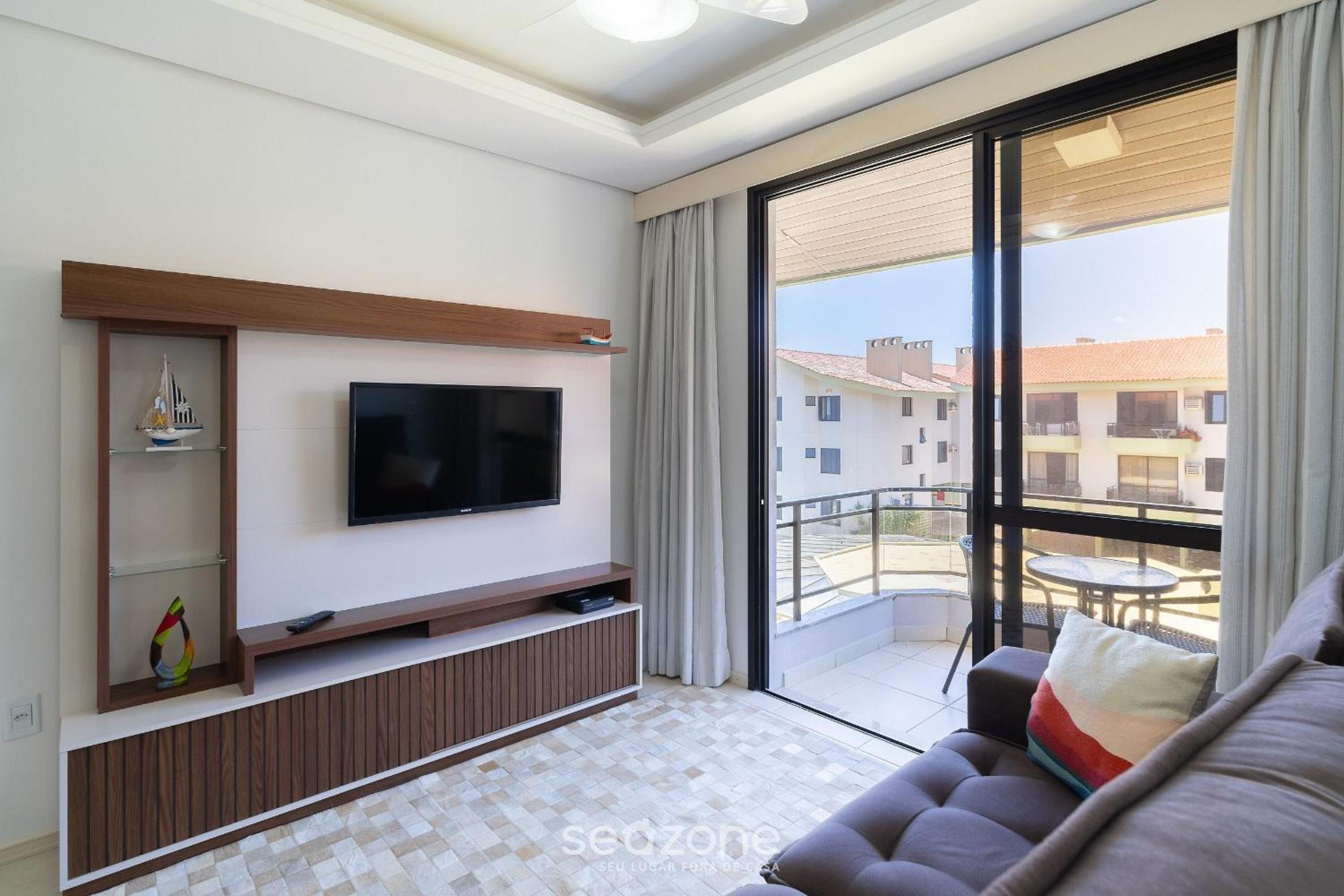 Apartment with View of Ingleses Beach CPD0306