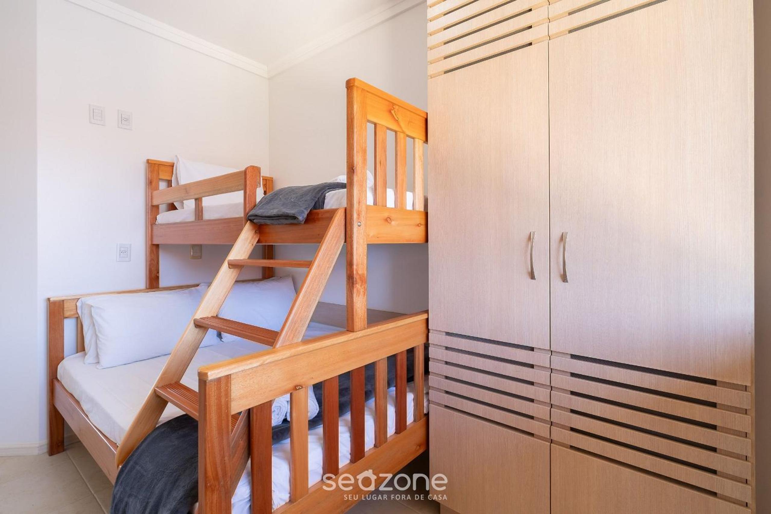 Apartment with View of Ingleses Beach CPD0306