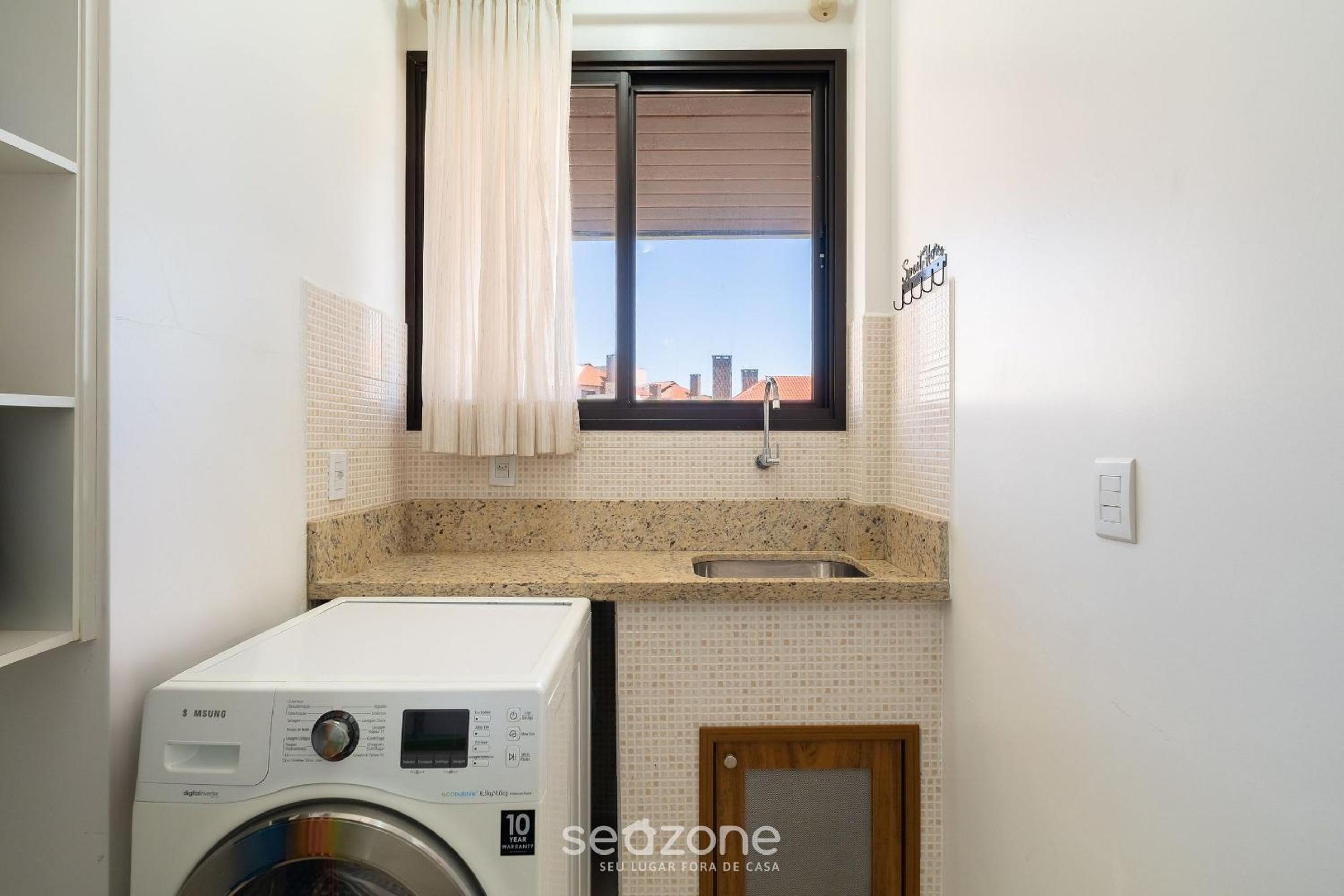 Apartment with View of Ingleses Beach CPD0306
