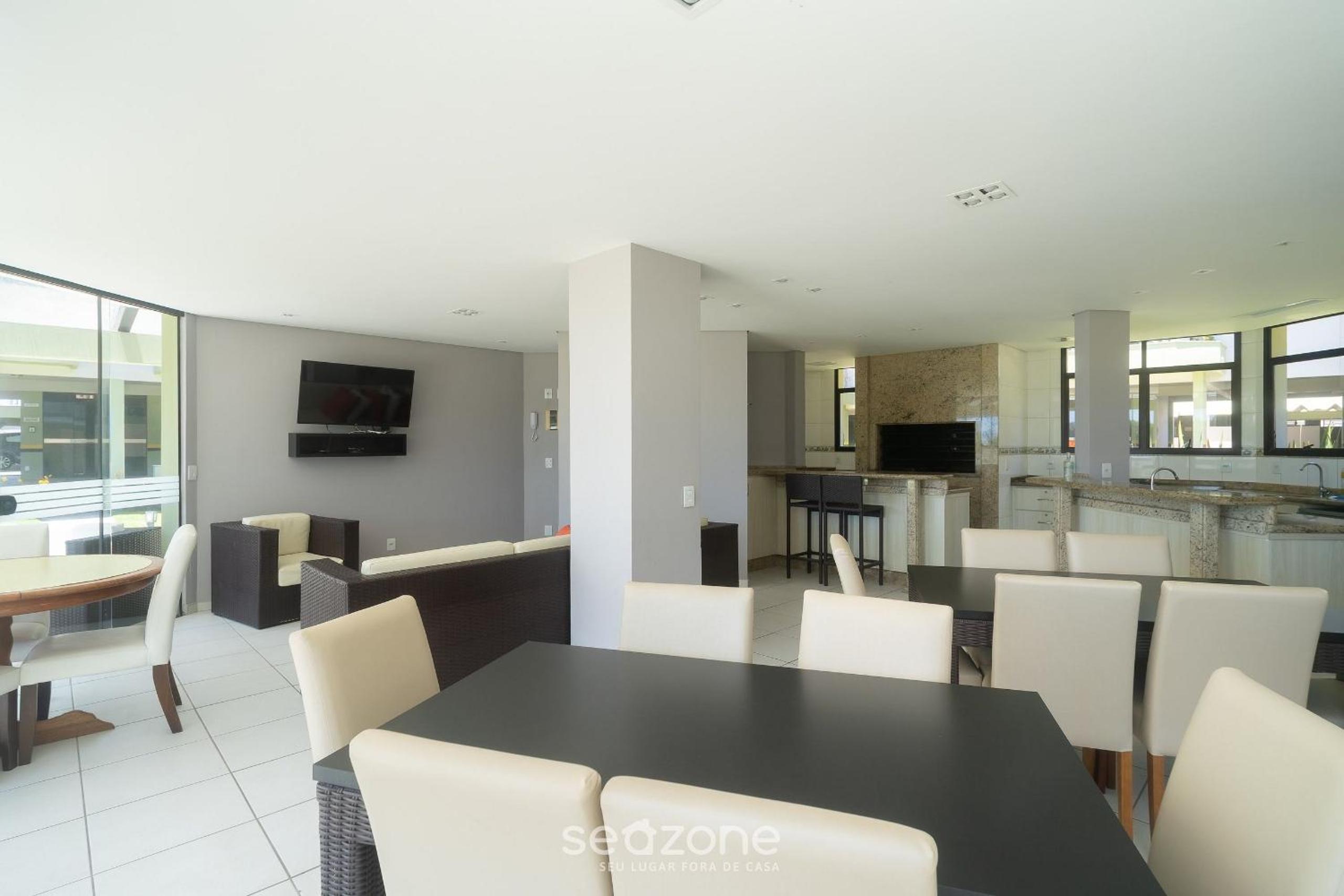 Apartment with View of Ingleses Beach CPD0306