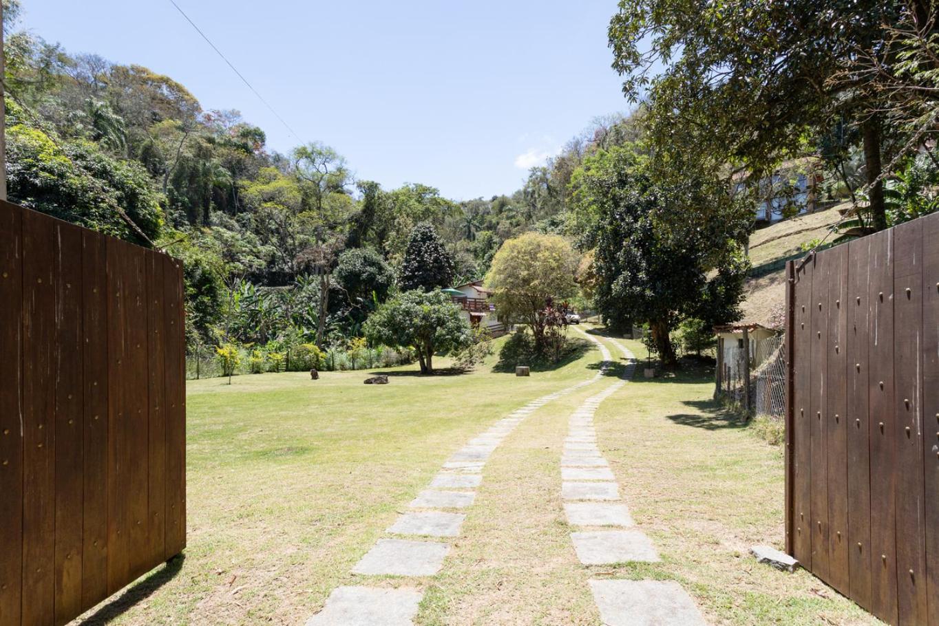 Sitio com Piscina, Jogos e Espaco Home Office