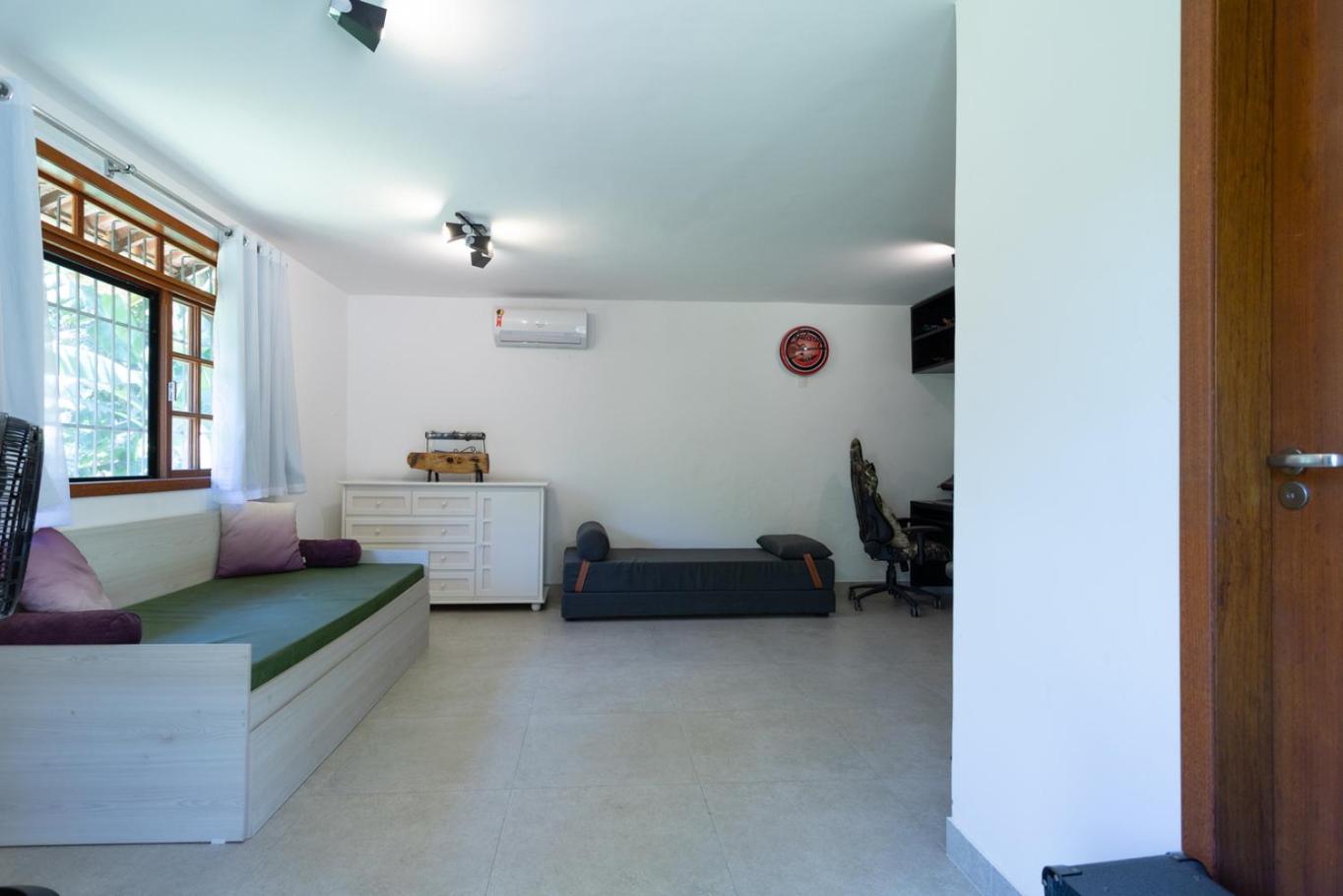 Sitio com Piscina, Jogos e Espaco Home Office