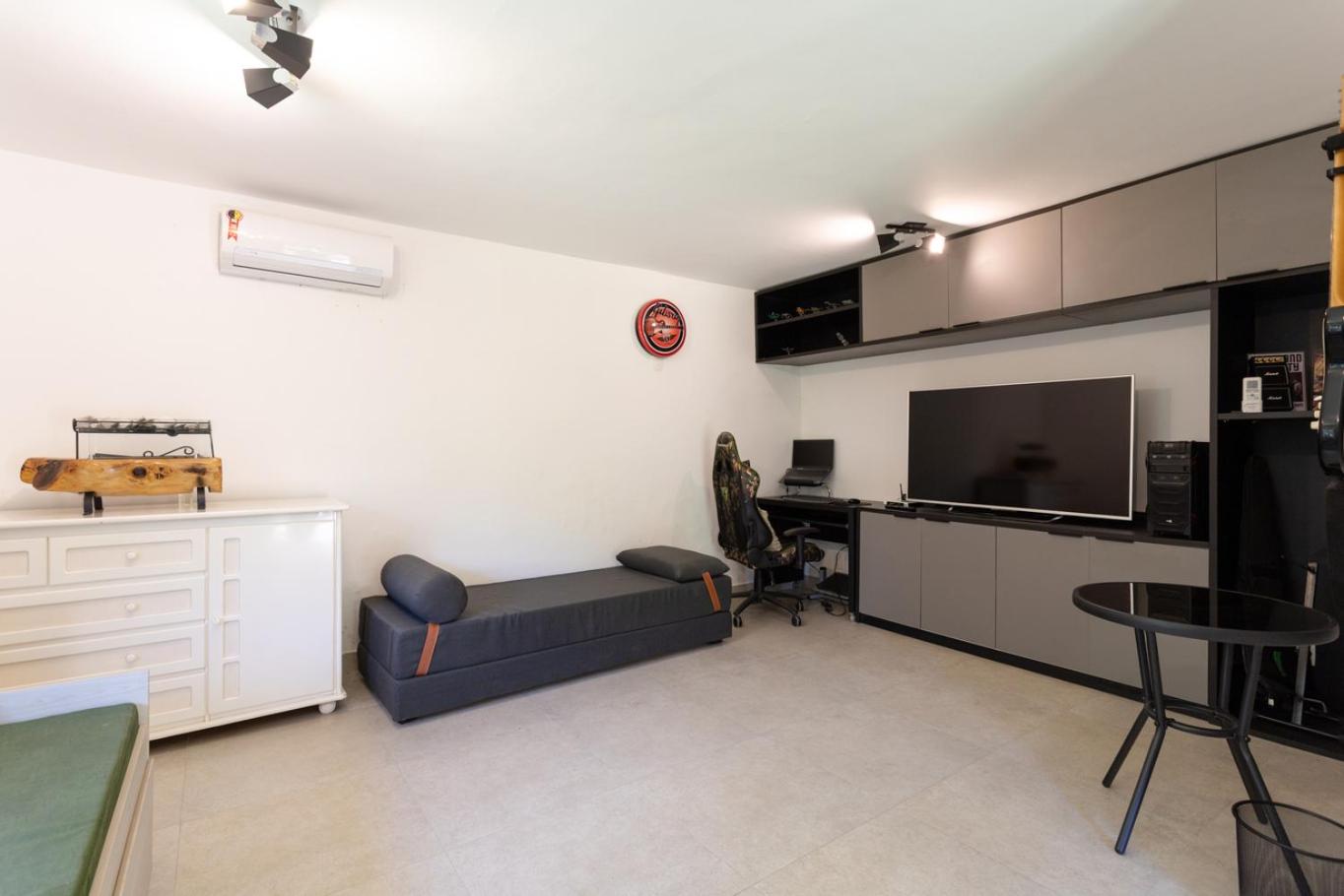 Sitio com Piscina, Jogos e Espaco Home Office