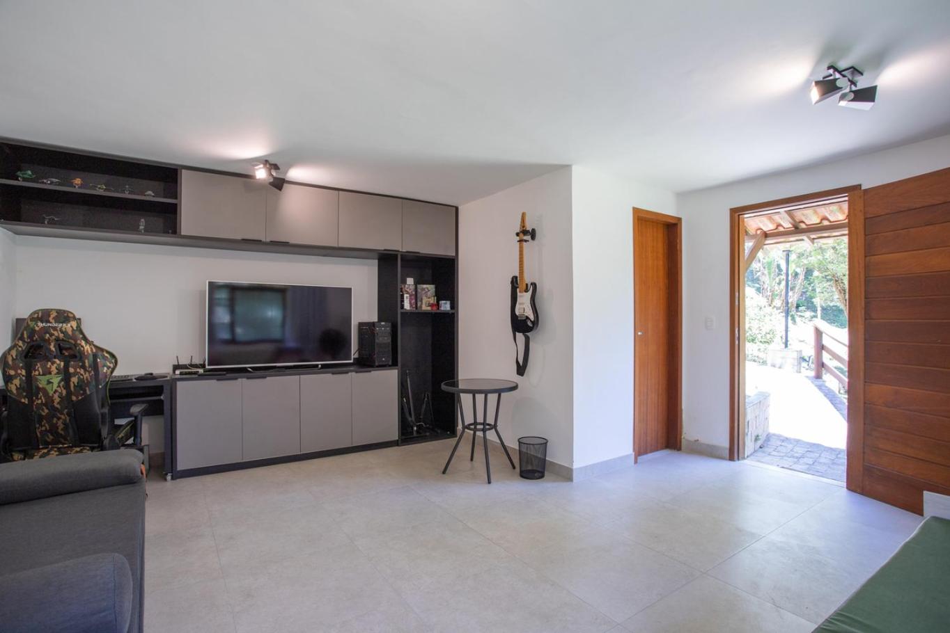 Sitio com Piscina, Jogos e Espaco Home Office
